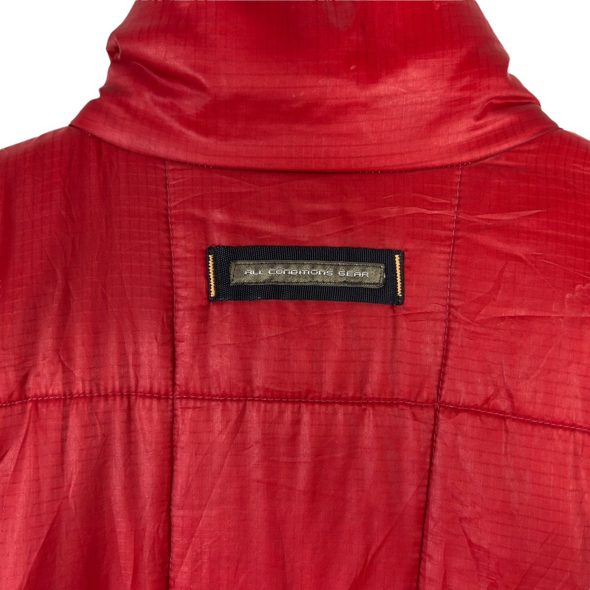 Nike Vintage Nike ACG Thermal Layer 2 Jacket Red Y2K Techwear L Size US L / EU 52-54 / 3 - 7 Thumbnail