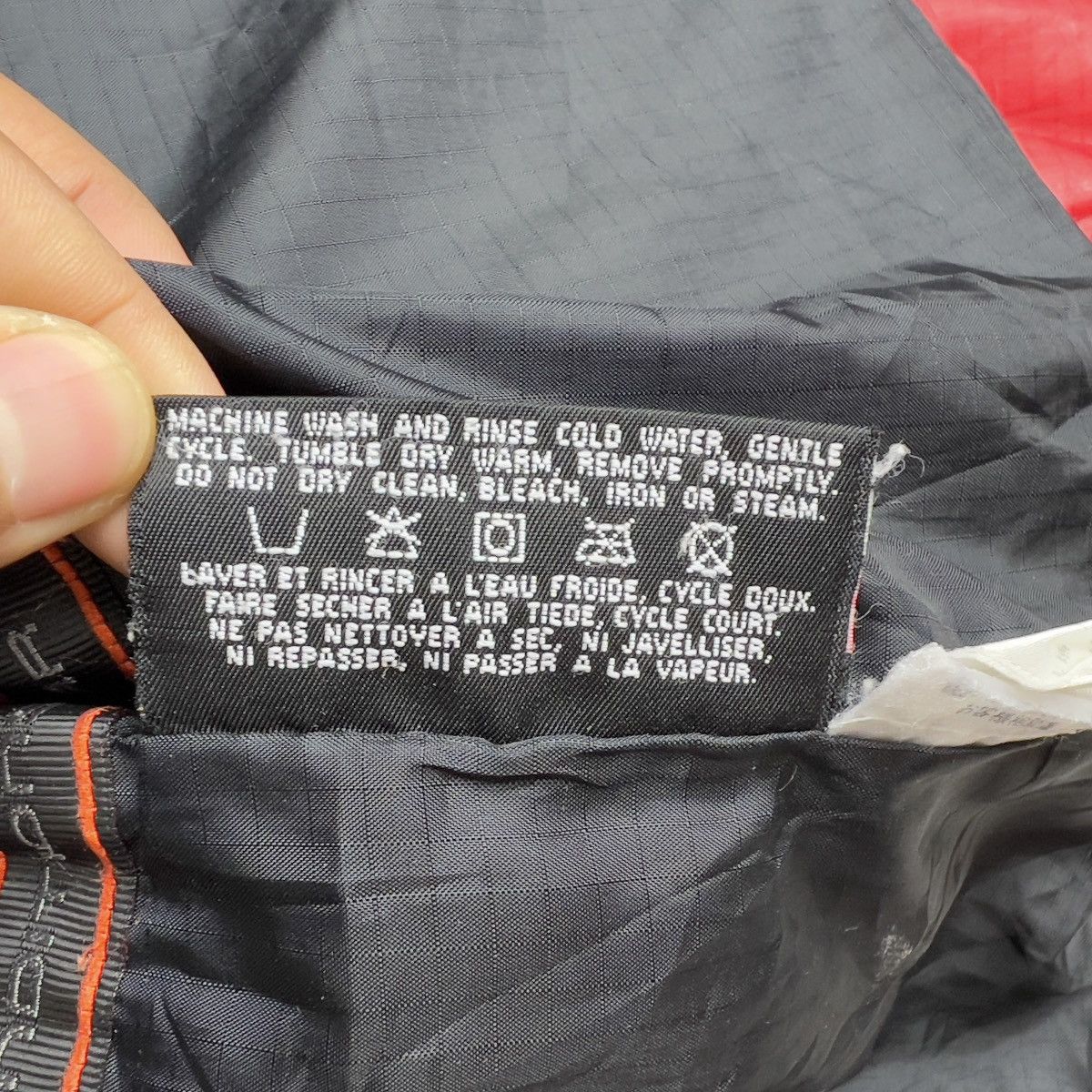 Nike Vintage Nike ACG Thermal Layer 2 Jacket Red Y2K Techwear L Size US L / EU 52-54 / 3 - 15 Thumbnail