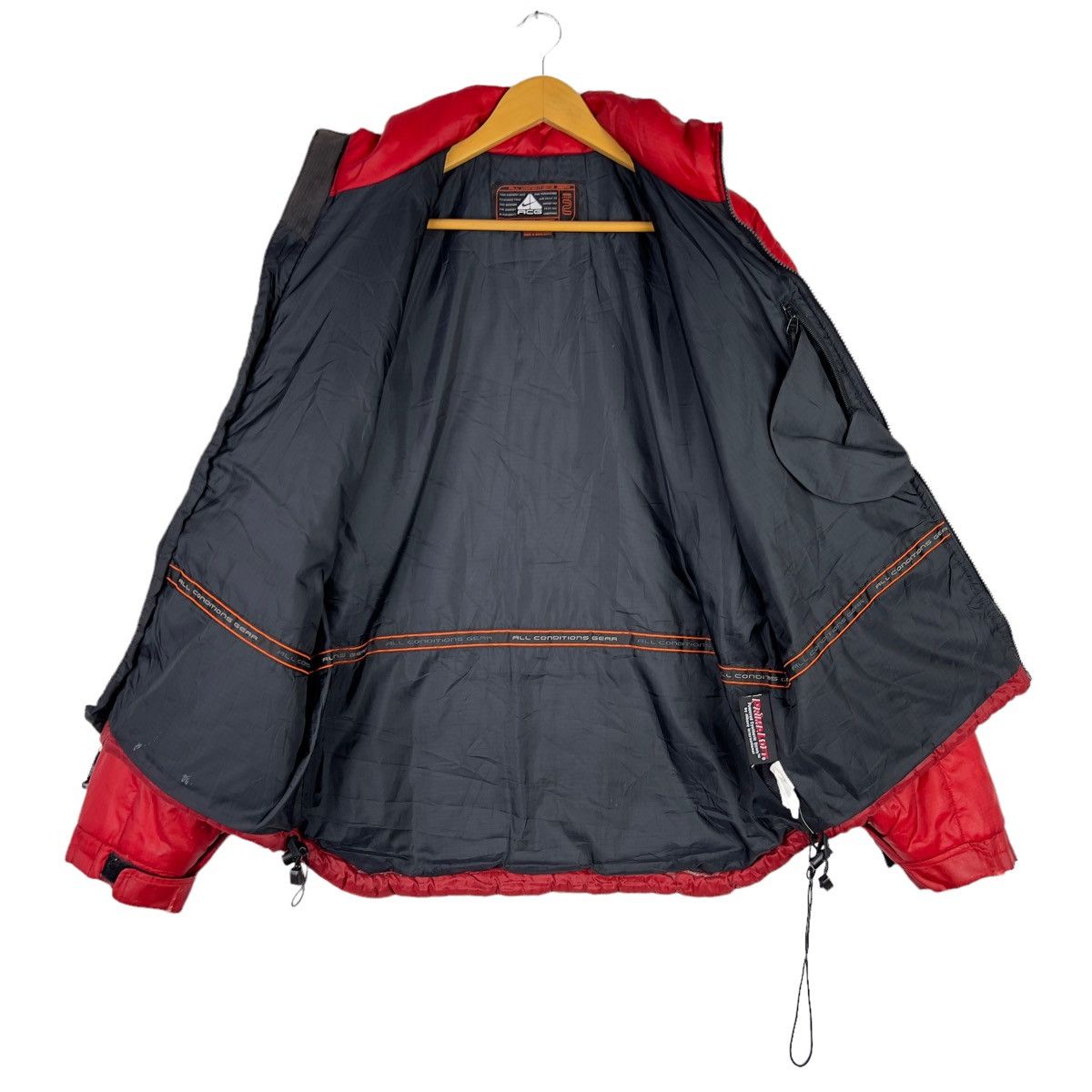 Nike Vintage Nike ACG Thermal Layer 2 Jacket Red Y2K Techwear L Size US L / EU 52-54 / 3 - 10 Thumbnail