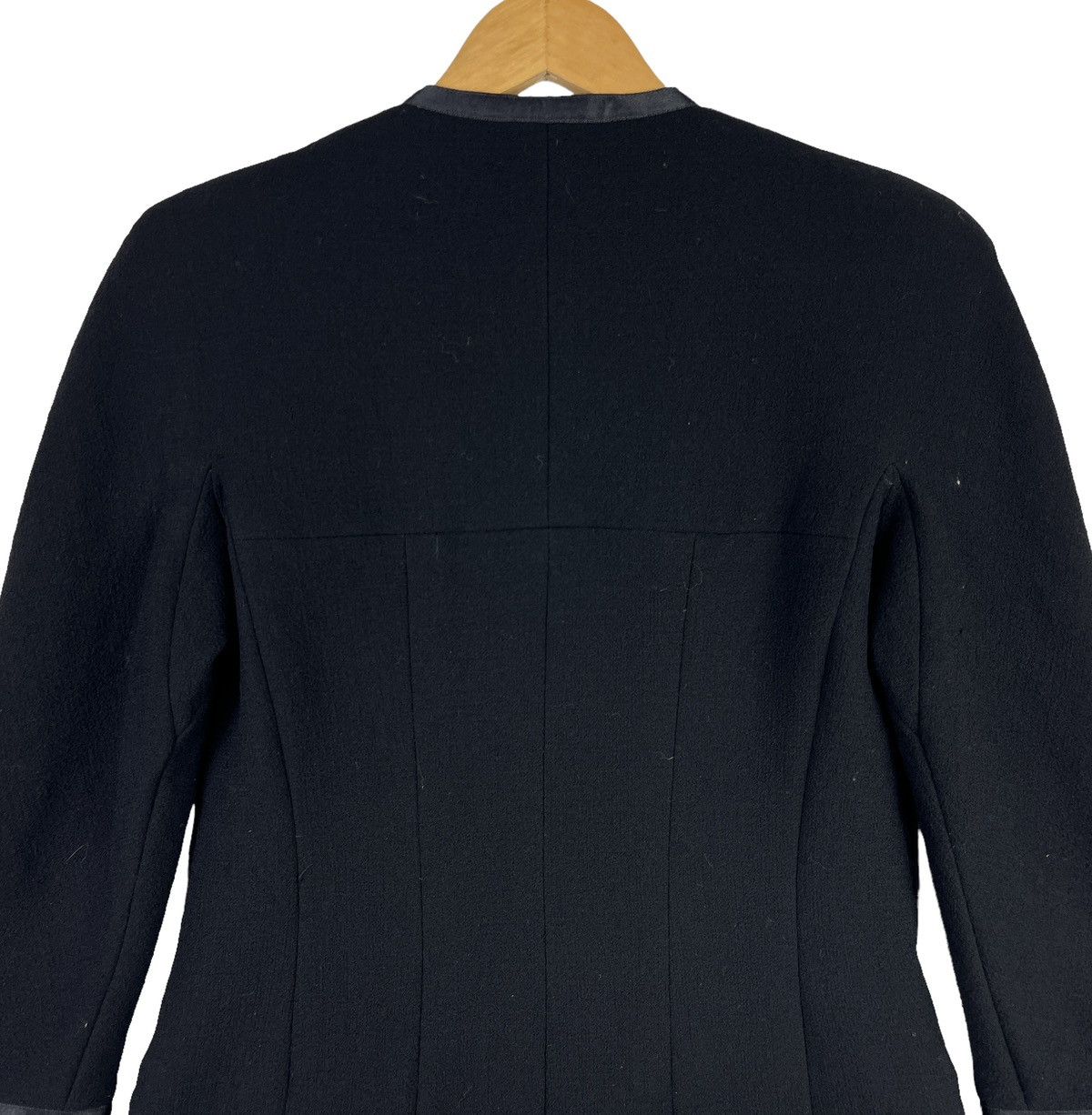 Chanel Vintage Chanel 1996 Cruise Wool Bow Jacket CC Button Size 40 Size M / US 6-8 / IT 42-44 - 8 Thumbnail
