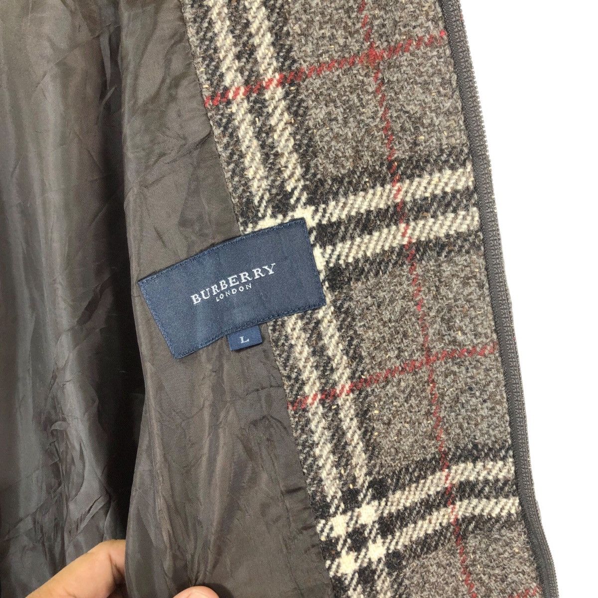 Burberry VINRAGE BURBERRY OF LONDON NOVA CHECK WOOL KNIT JACKET Size US L / EU 52-54 / 3 - 6 Thumbnail