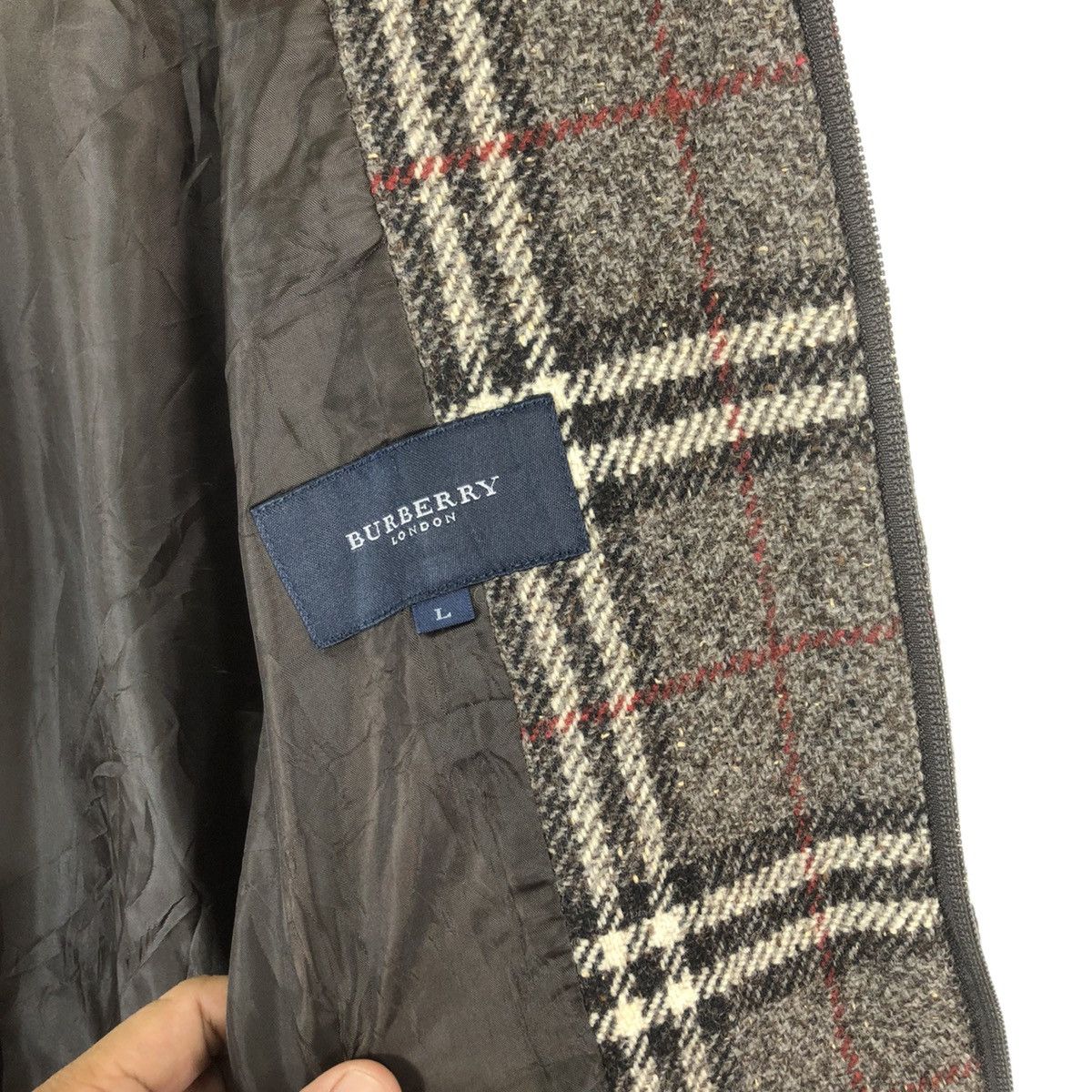 Burberry VINRAGE BURBERRY OF LONDON NOVA CHECK WOOL KNIT JACKET Size US L / EU 52-54 / 3 - 11 Thumbnail
