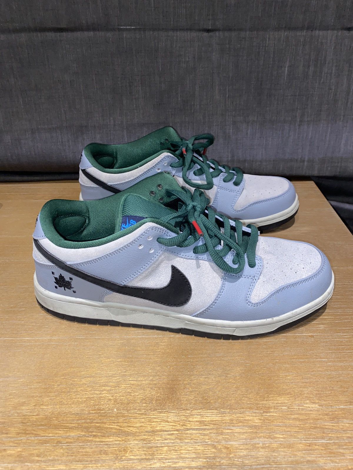 maple leaf nike sb