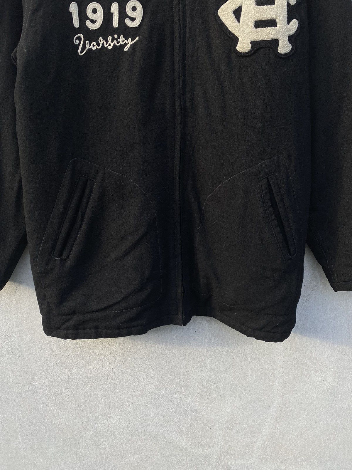 Champion Insane 🔥🔥Reproduction Champion Varsity Model 1919 Size US M / EU 48-50 / 2 - 5 Thumbnail
