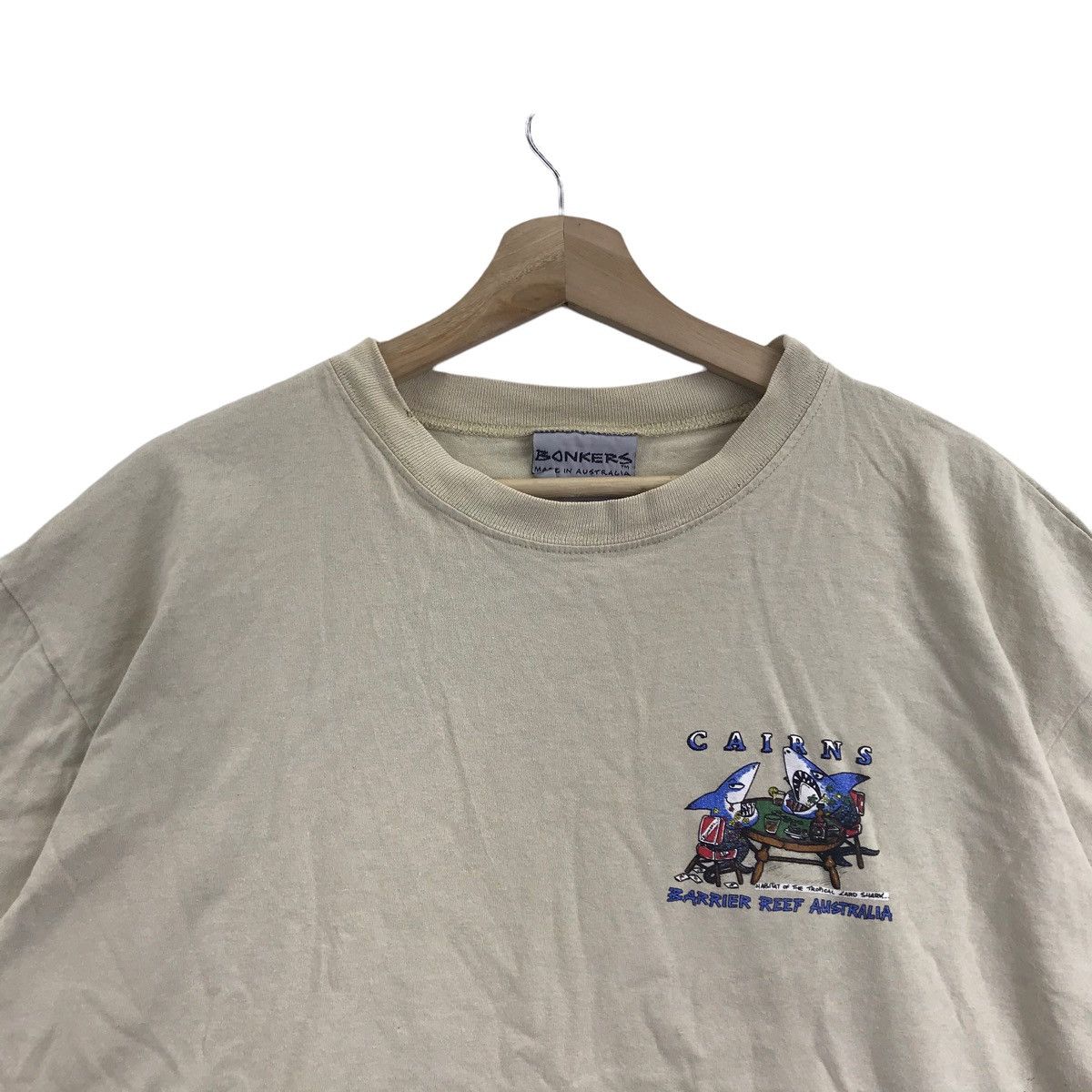 Vintage Vintage BONKERS AUSTRALIA CAIRNS Surf Hawaii Surfing T Shirt Size US M / EU 48-50 / 2 - 4 Thumbnail