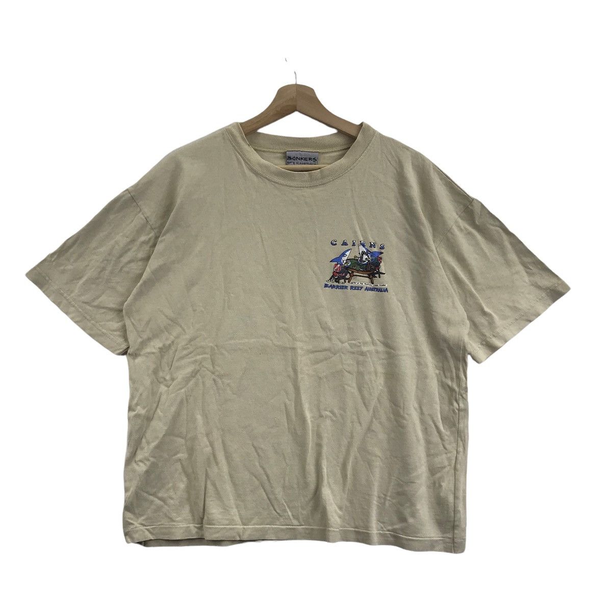 Vintage Vintage BONKERS AUSTRALIA CAIRNS Surf Hawaii Surfing T Shirt Size US M / EU 48-50 / 2 - 3 Thumbnail