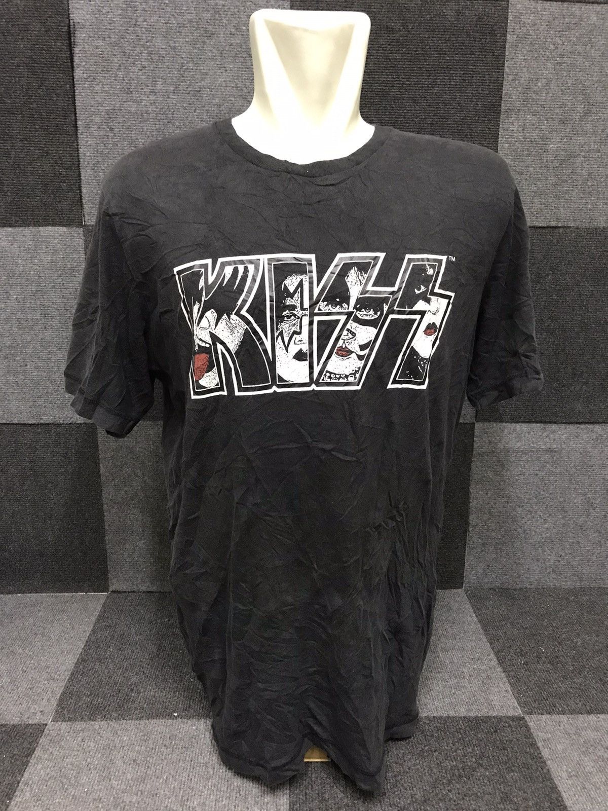 Band Tees × KISS × Uniqlo KISS X UNIQLO Spell Out Shirt Size US L / EU 52-54 / 3 - 1 Thumbnail