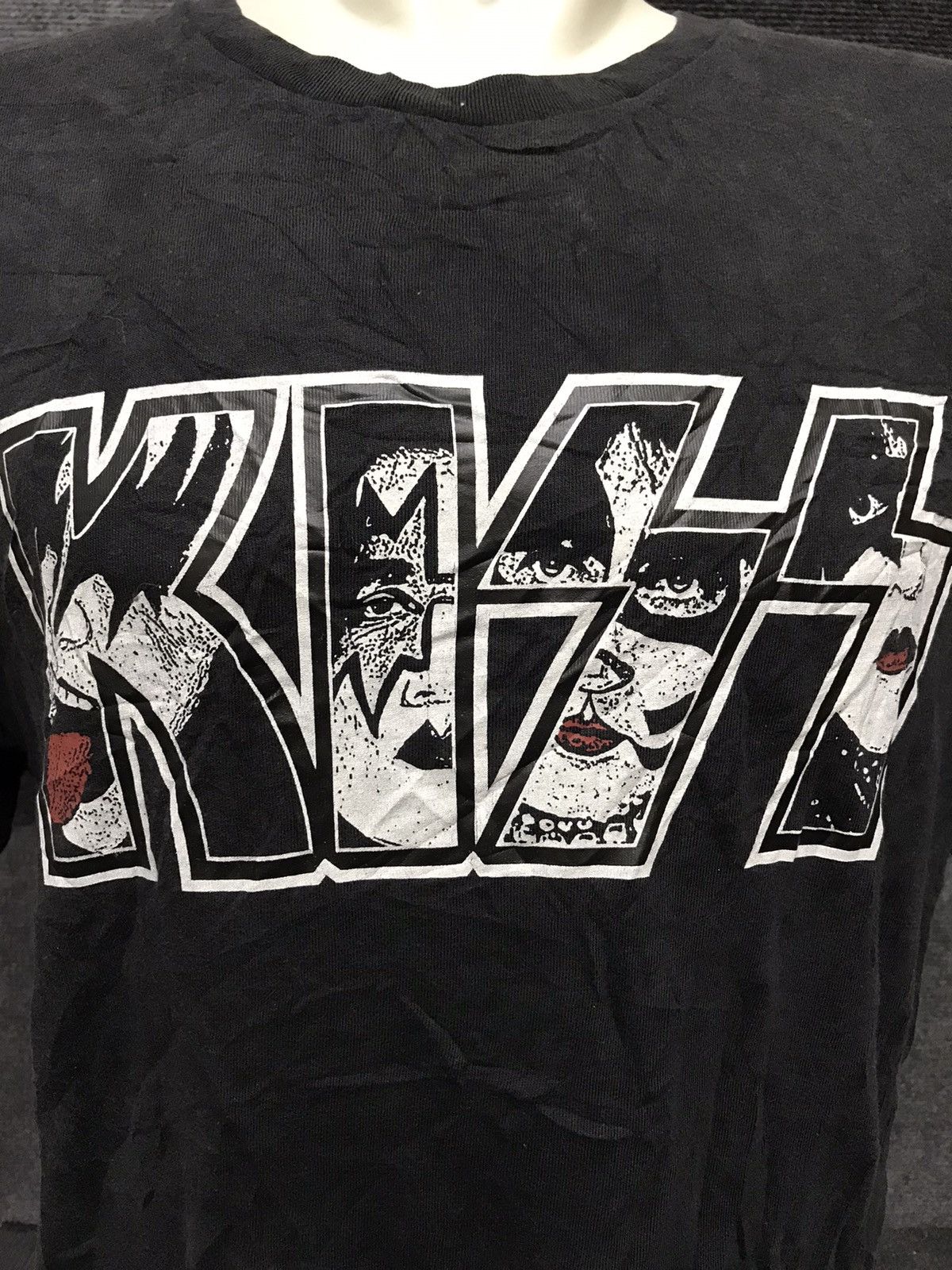 Band Tees × KISS × Uniqlo KISS X UNIQLO Spell Out Shirt Size US L / EU 52-54 / 3 - 2 Thumbnail