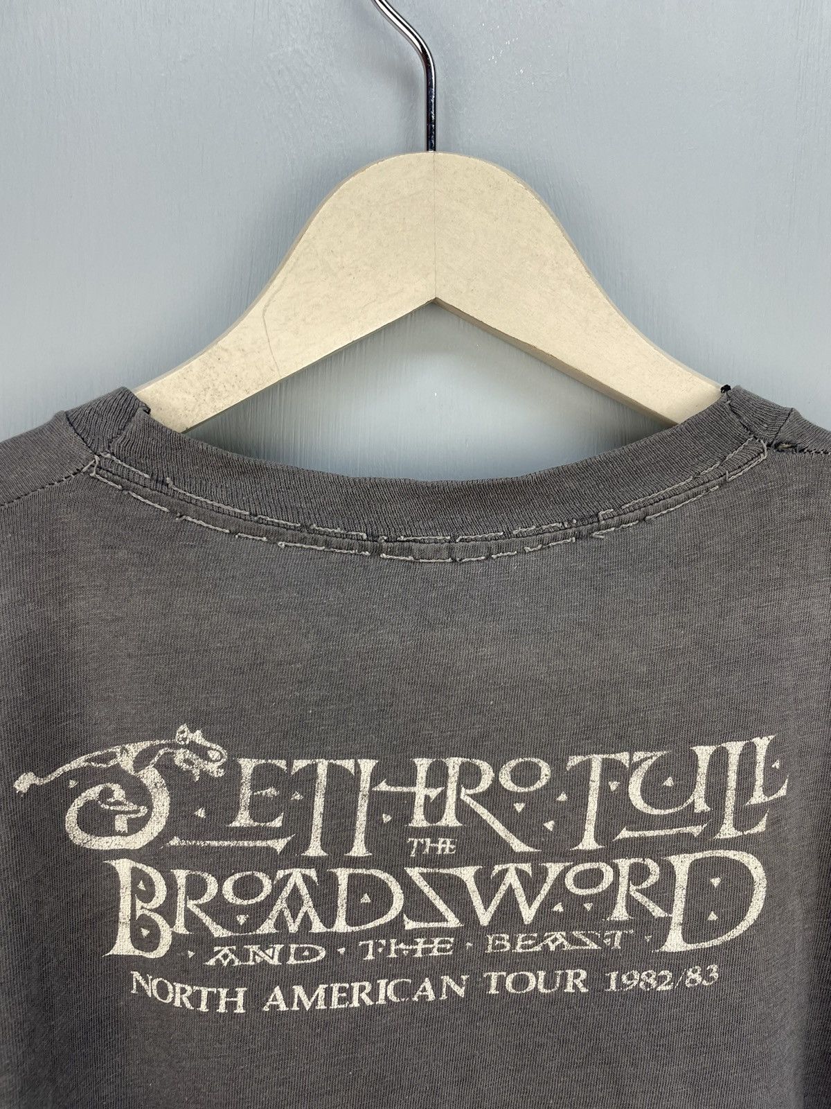 Band Tees Vintage 80s Jethro Tull North American tour t shirt Size US L / EU 52-54 / 3 - 6 Thumbnail