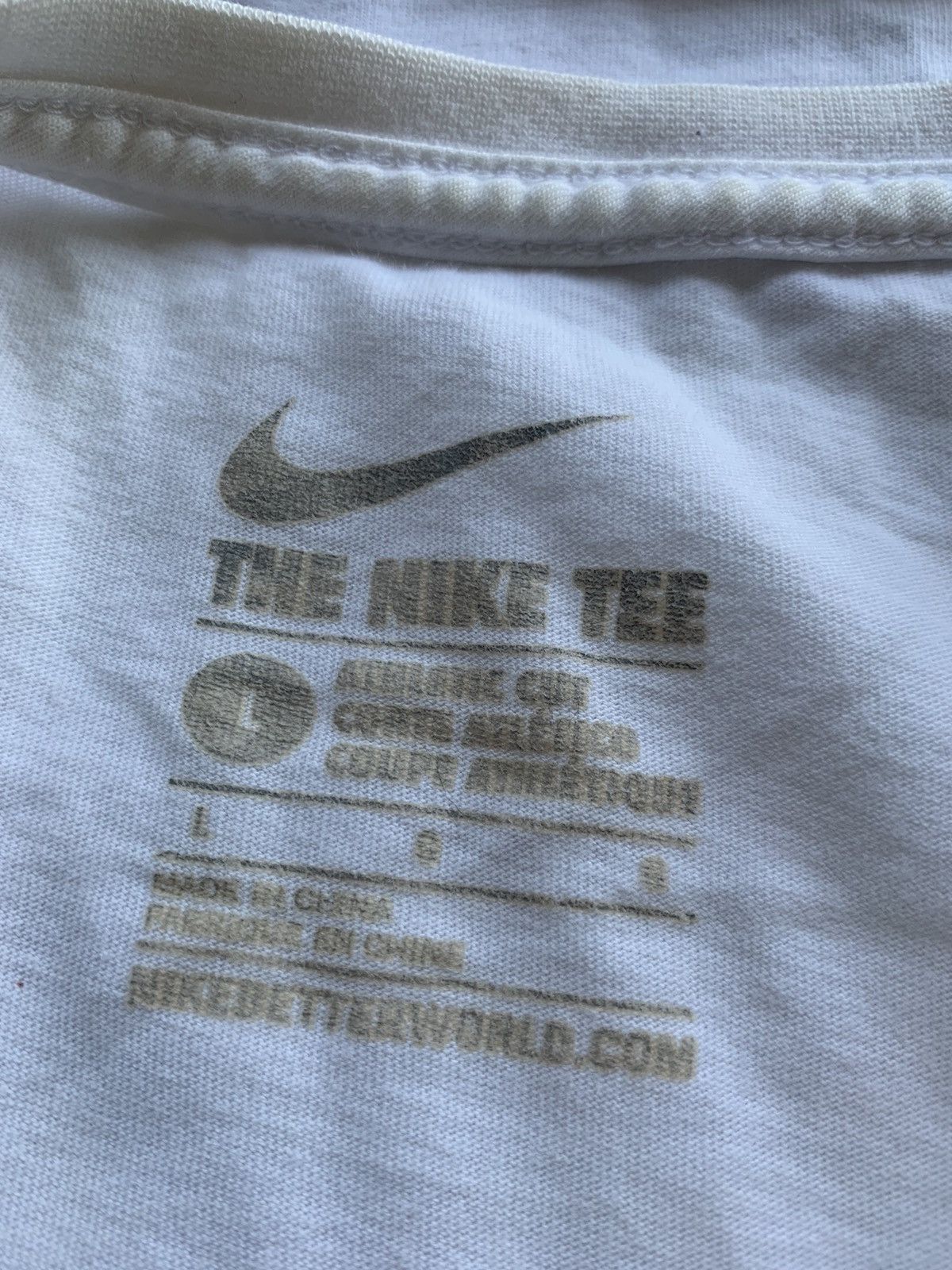 Nike NIKE Kiss My Airs Swoosh Tshirt Size US M / EU 48-50 / 2 - 4 Thumbnail