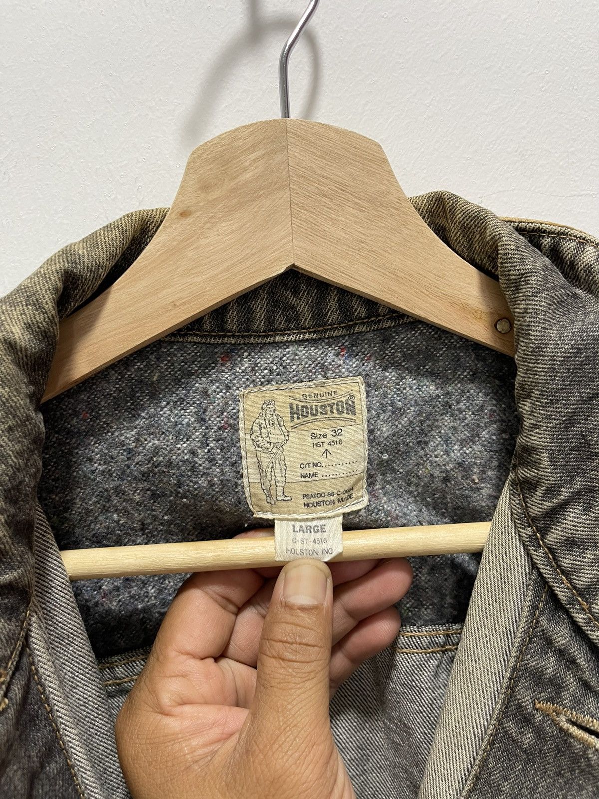 Japanese Brand × Vintage VINTAGE 80s HOUSTON TRUCKER SUN FADED DENIM JACKET Size US M / EU 48-50 / 2 - 9 Thumbnail