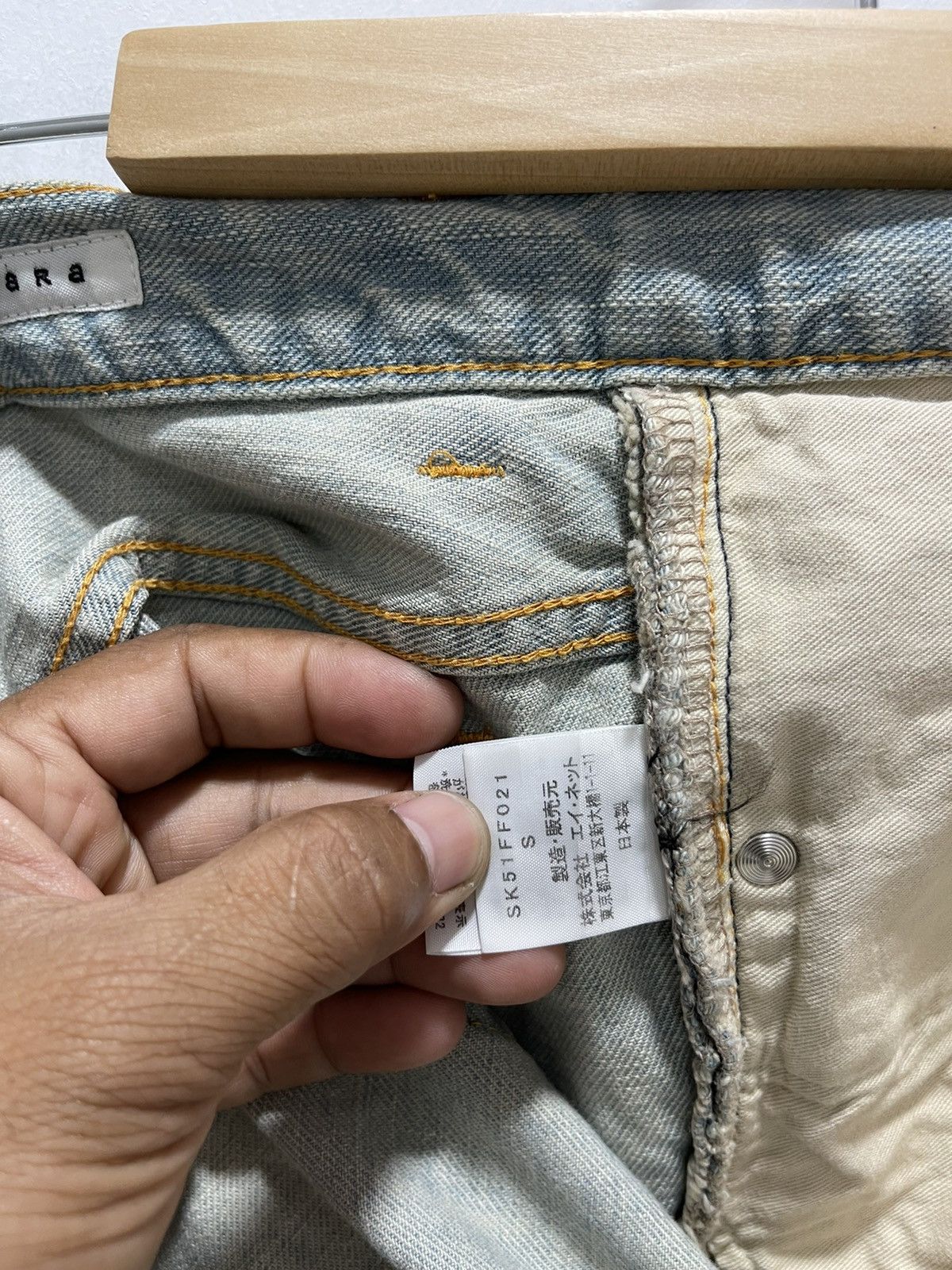 Issey Miyake SUNAOKUWAHARA BY ISSEY MIYAKE LIGHT WASH DISTRESSED DENIM Size 32" / US 10 / IT 46 - 11 Thumbnail
