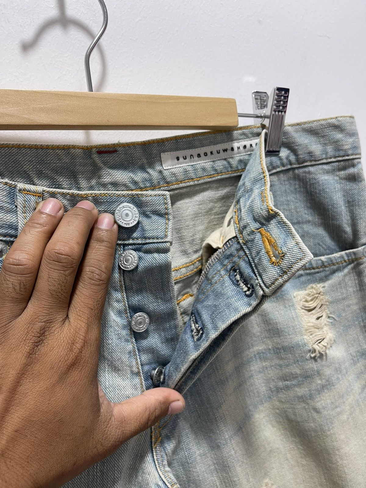 Issey Miyake SUNAOKUWAHARA BY ISSEY MIYAKE LIGHT WASH DISTRESSED DENIM Size 32" / US 10 / IT 46 - 6 Thumbnail