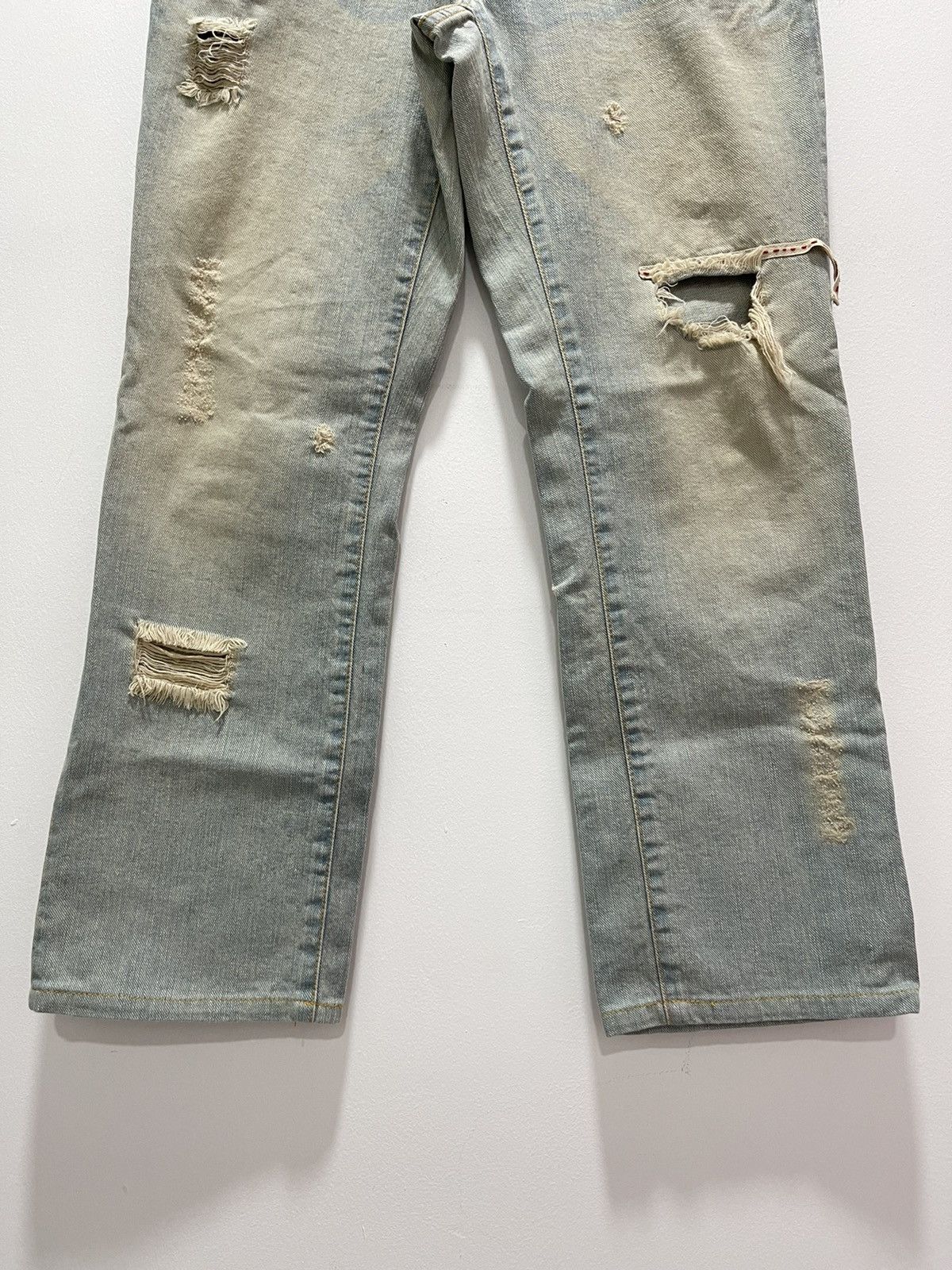 Issey Miyake SUNAOKUWAHARA BY ISSEY MIYAKE LIGHT WASH DISTRESSED DENIM Size 32" / US 10 / IT 46 - 5 Thumbnail