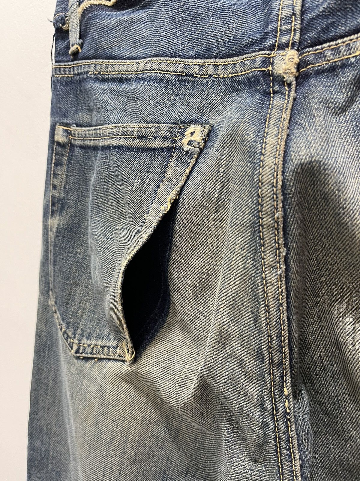 Japanese Brand DISTRESSED JAPANESE HR MARKET SELVEDGE DENIM JEANS Size US 31 - 19 Thumbnail