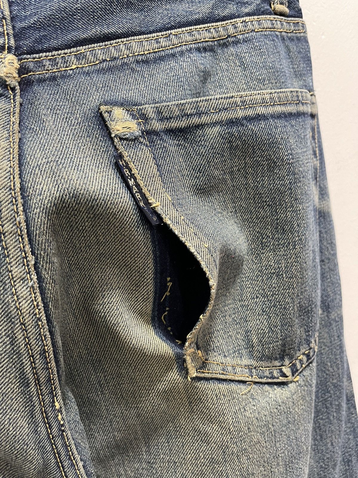 Japanese Brand DISTRESSED JAPANESE HR MARKET SELVEDGE DENIM JEANS Size US 31 - 18 Thumbnail