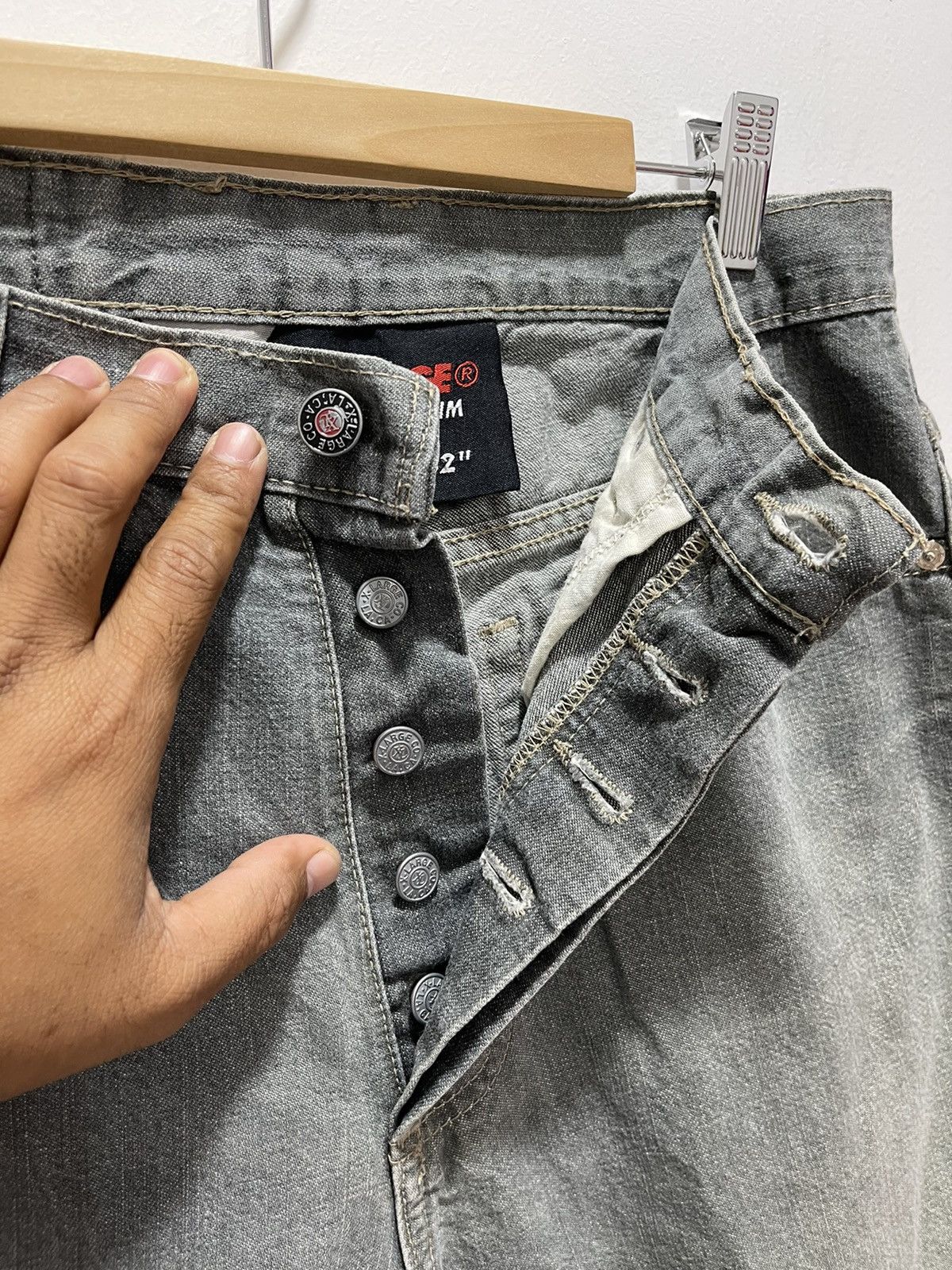 Vintage JAPANESE XLARGE BUTTON FLY DISTRESSED DENIM JEANS Size US 31 - 6 Thumbnail