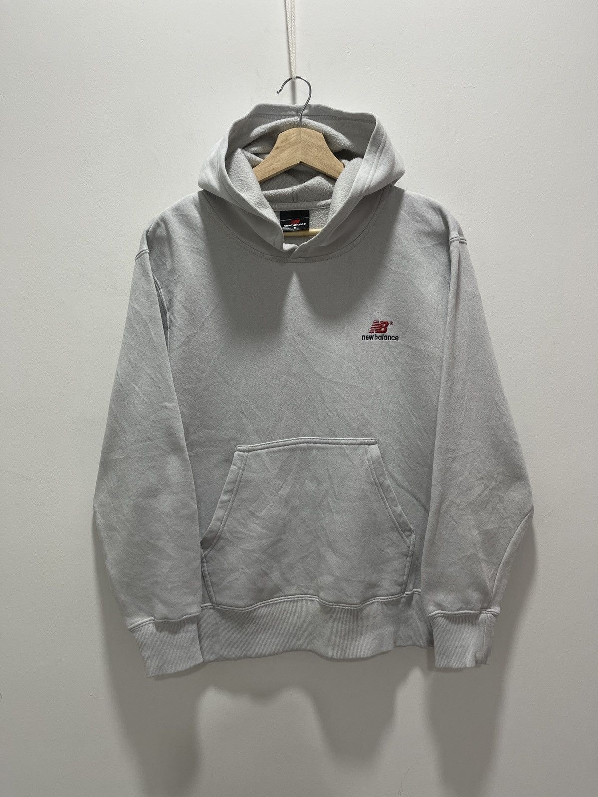 New Balance NEW BALANCE MINI LOGO EMBROIDERY HOODIE SWEATSHIRT Size US S / EU 44-46 / 1 - 1 Thumbnail