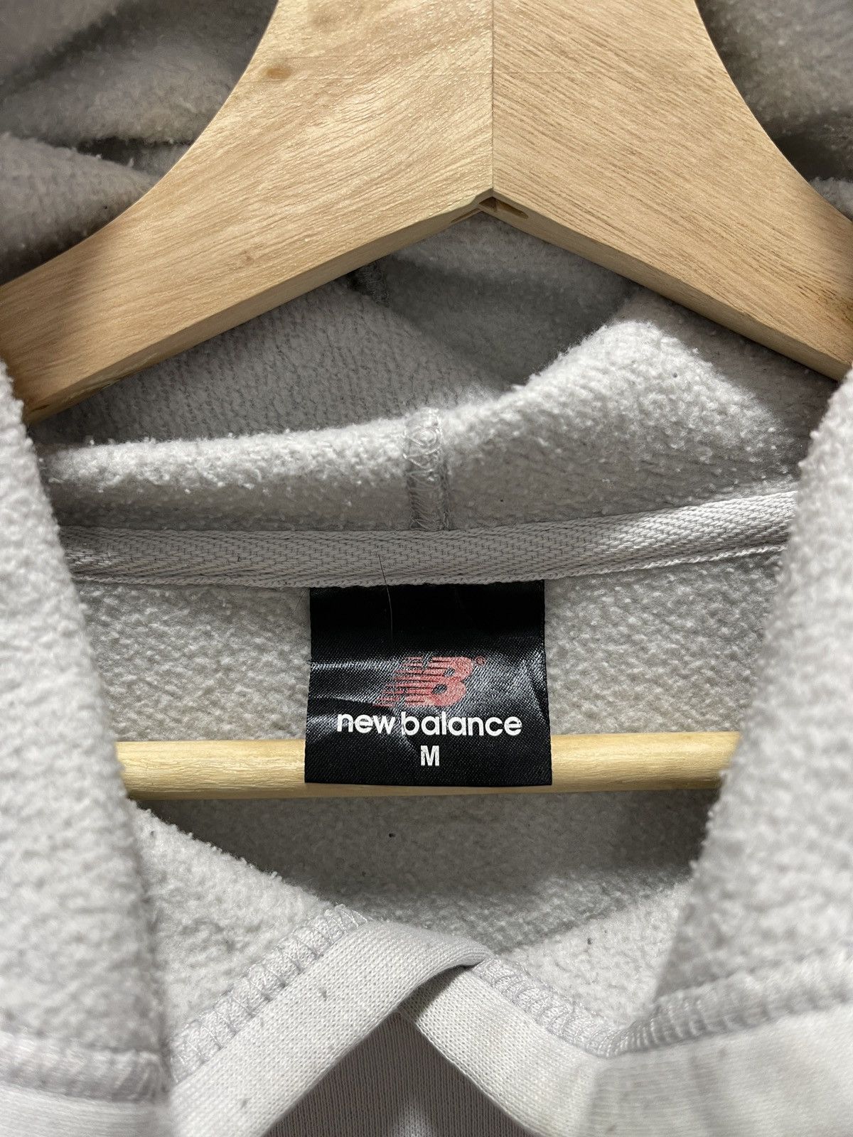 New Balance NEW BALANCE MINI LOGO EMBROIDERY HOODIE SWEATSHIRT Size US S / EU 44-46 / 1 - 5 Thumbnail