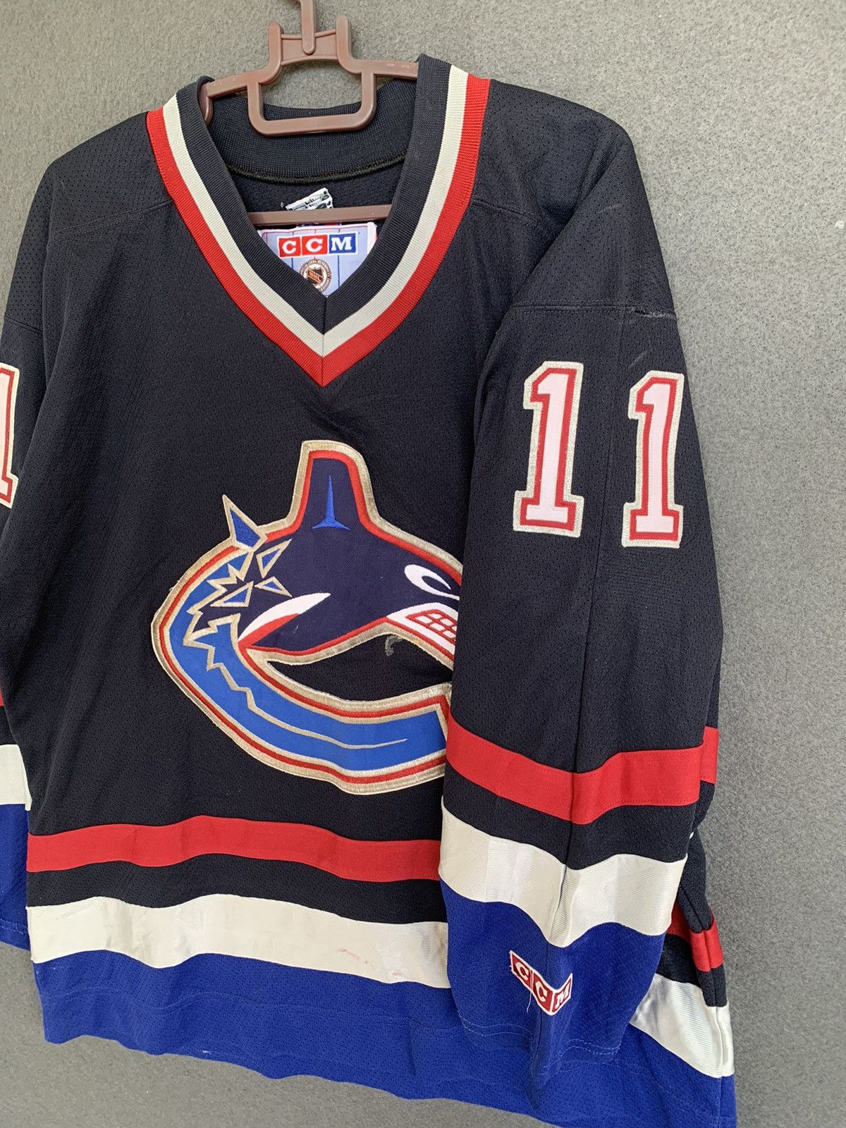 NHL × Vintage Vintage CCM 1998 NHL Mark Messier Vancouver Canucks Jersey Size US L / EU 52-54 / 3 - 4 Thumbnail