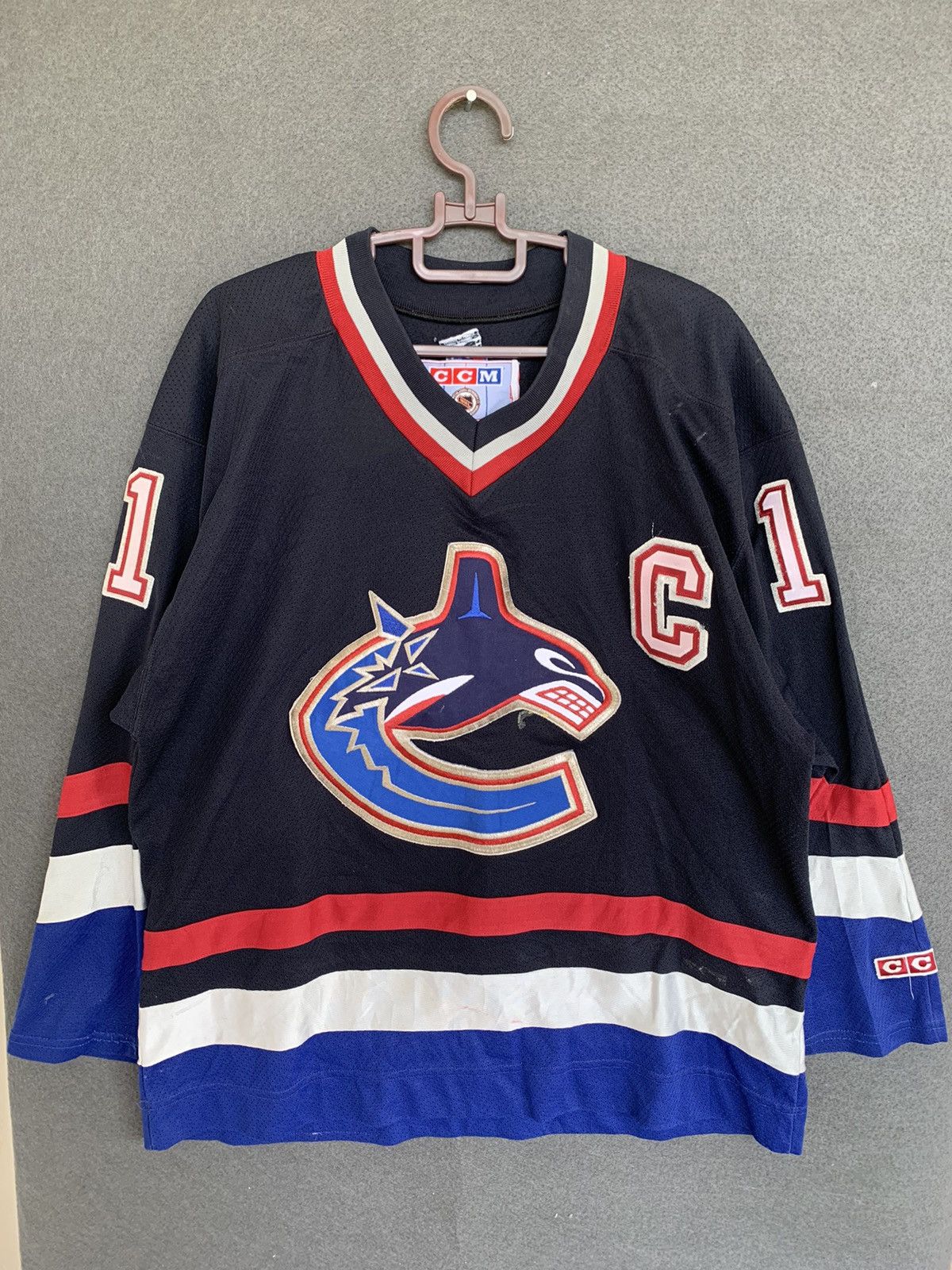 NHL × Vintage Vintage CCM 1998 NHL Mark Messier Vancouver Canucks Jersey Size US L / EU 52-54 / 3 - 1 Thumbnail
