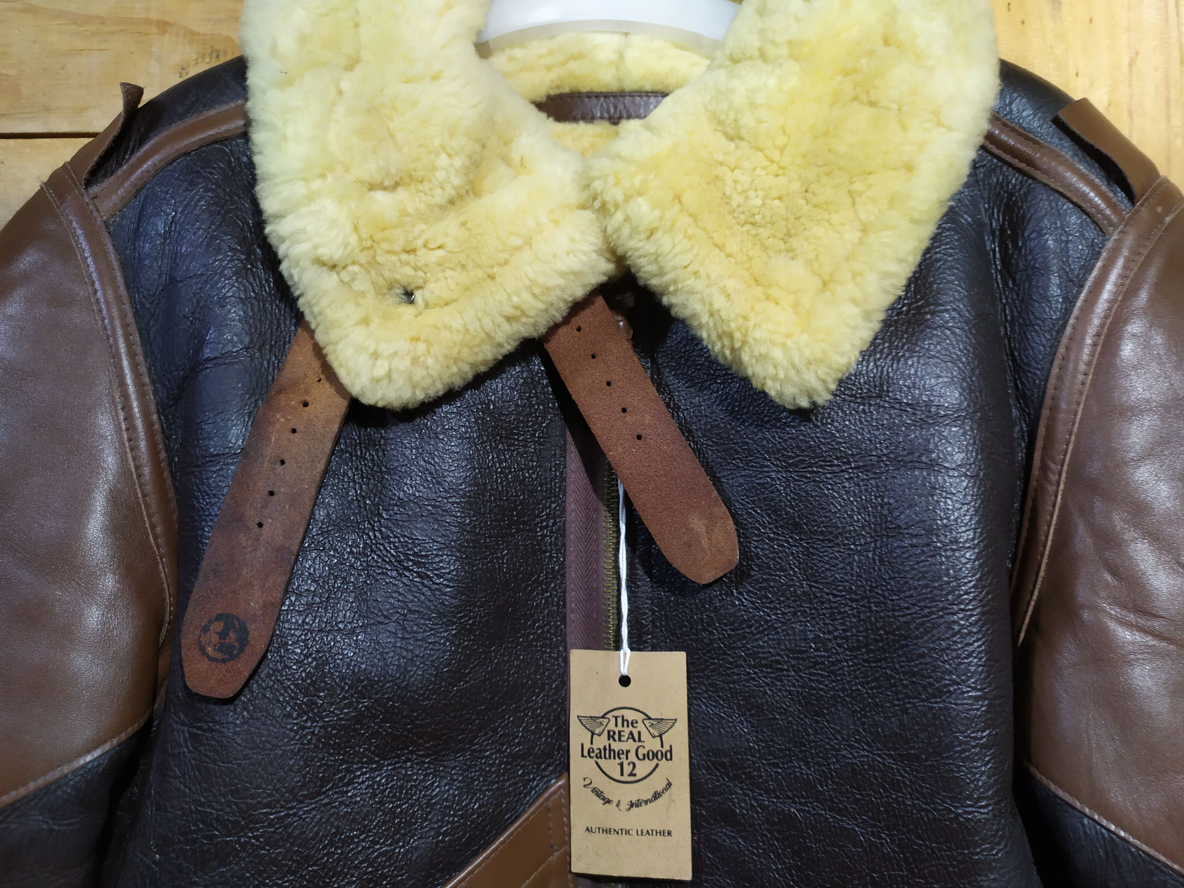 Buzz Rickson's B.RICKSON CLO. CO LEATHER DUO TONE TYPE B3 FLIGHT JACKET Size US M / EU 48-50 / 2 - 5 Thumbnail