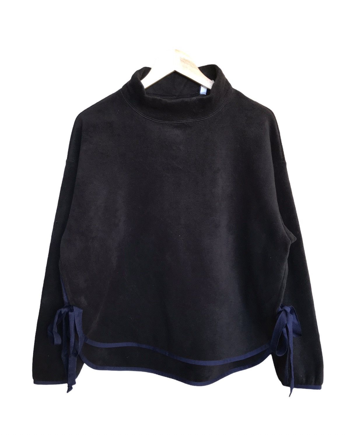 image of Nicewhite Mountaineering X Uniqlo Fleece Jackets Women in Black (Size Large)