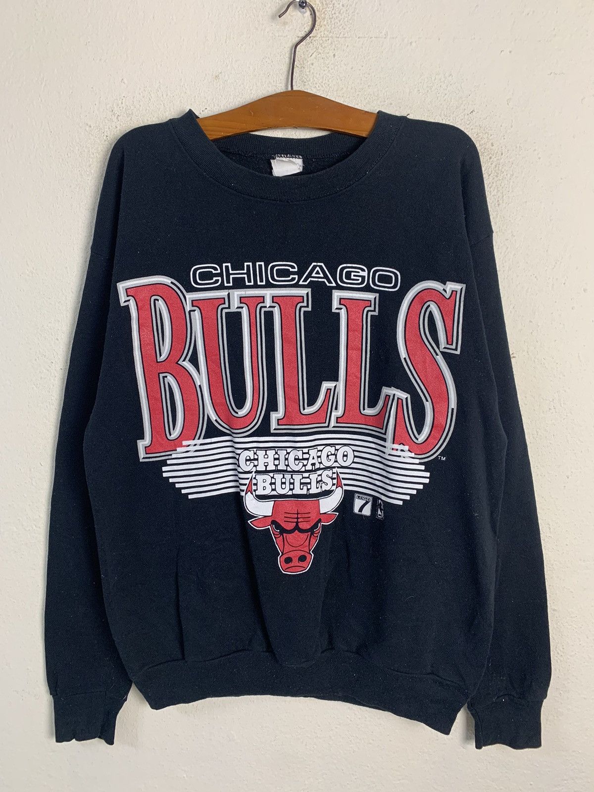 NBA Vintage Chicago Bulls Spellout Big Logo Sweatshirt Size US L / EU 52-54 / 3 - 1 Thumbnail