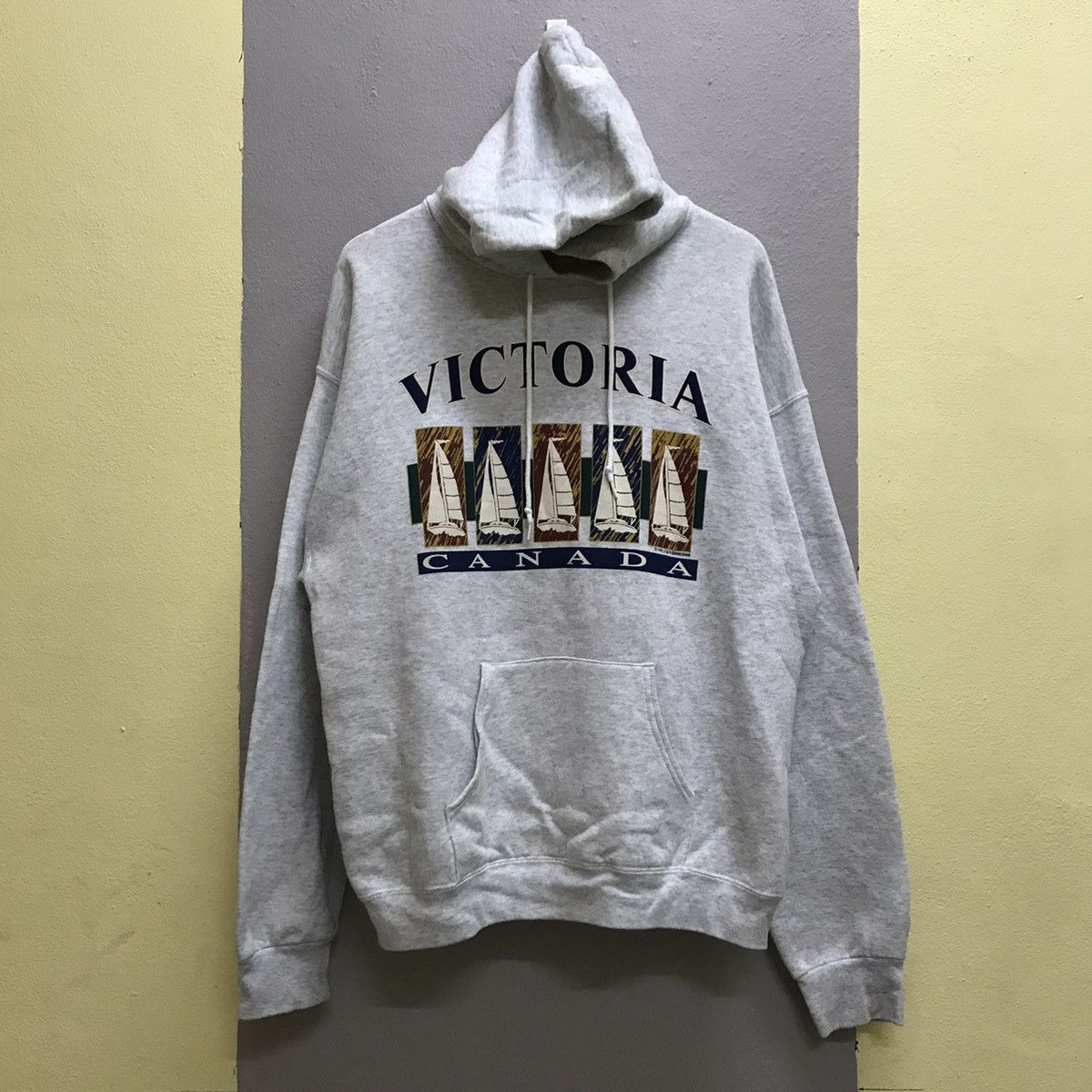 Vintage Vintage 90s Victoria Canada pullover hoodie Size US XL / EU 56 / 4 - 3 Thumbnail