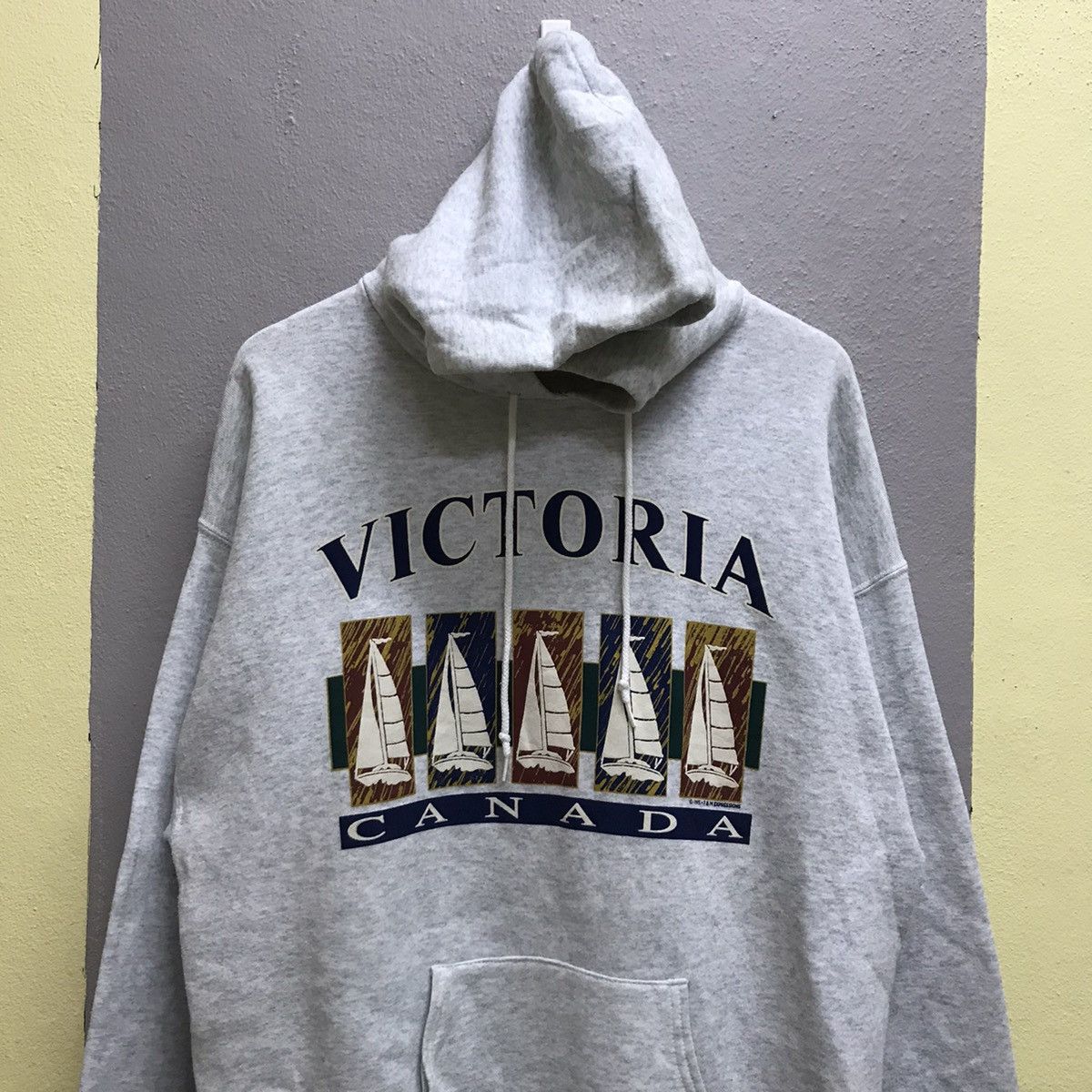 Vintage Vintage 90s Victoria Canada pullover hoodie Size US XL / EU 56 / 4 - 4 Thumbnail