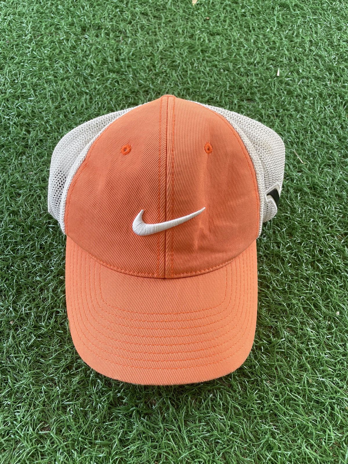 nike big swoosh cap