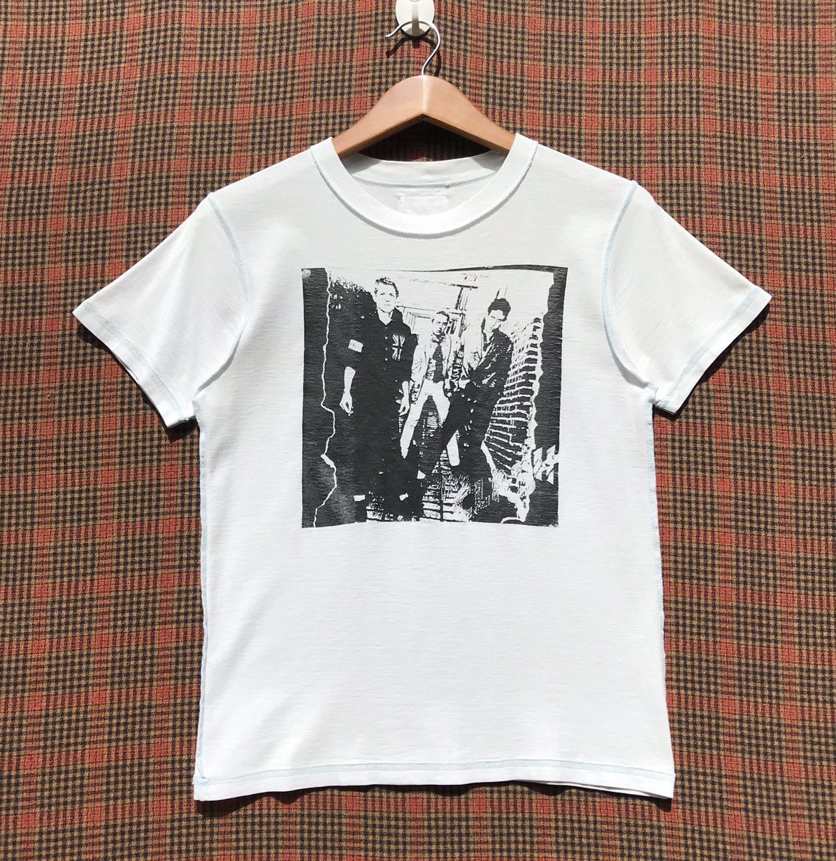image of Band Tees x Vintage Sexy Dynamite The Clash Sexy Dynamite London Shirt in White, Men's (Size Small)