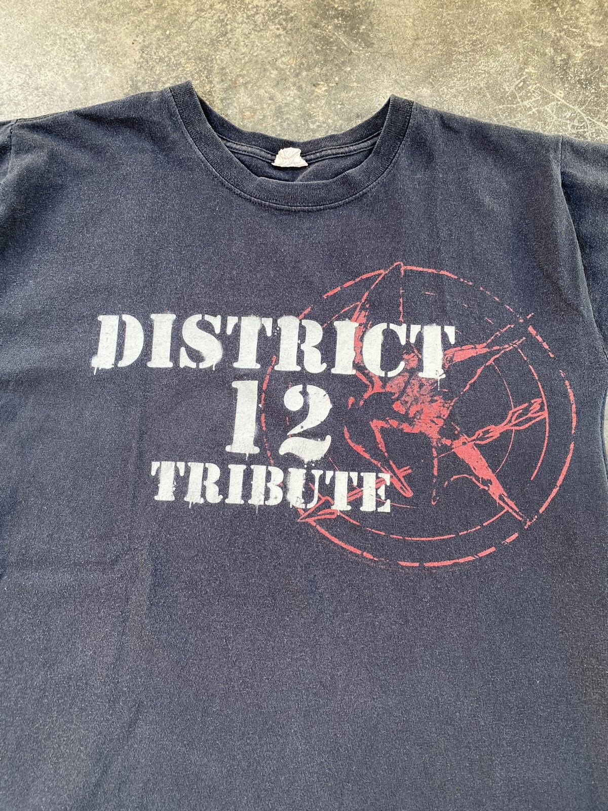 Vintage Vintage Distressed The Hunger Games Movie Tees Size US S / EU 44-46 / 1 - 3 Thumbnail