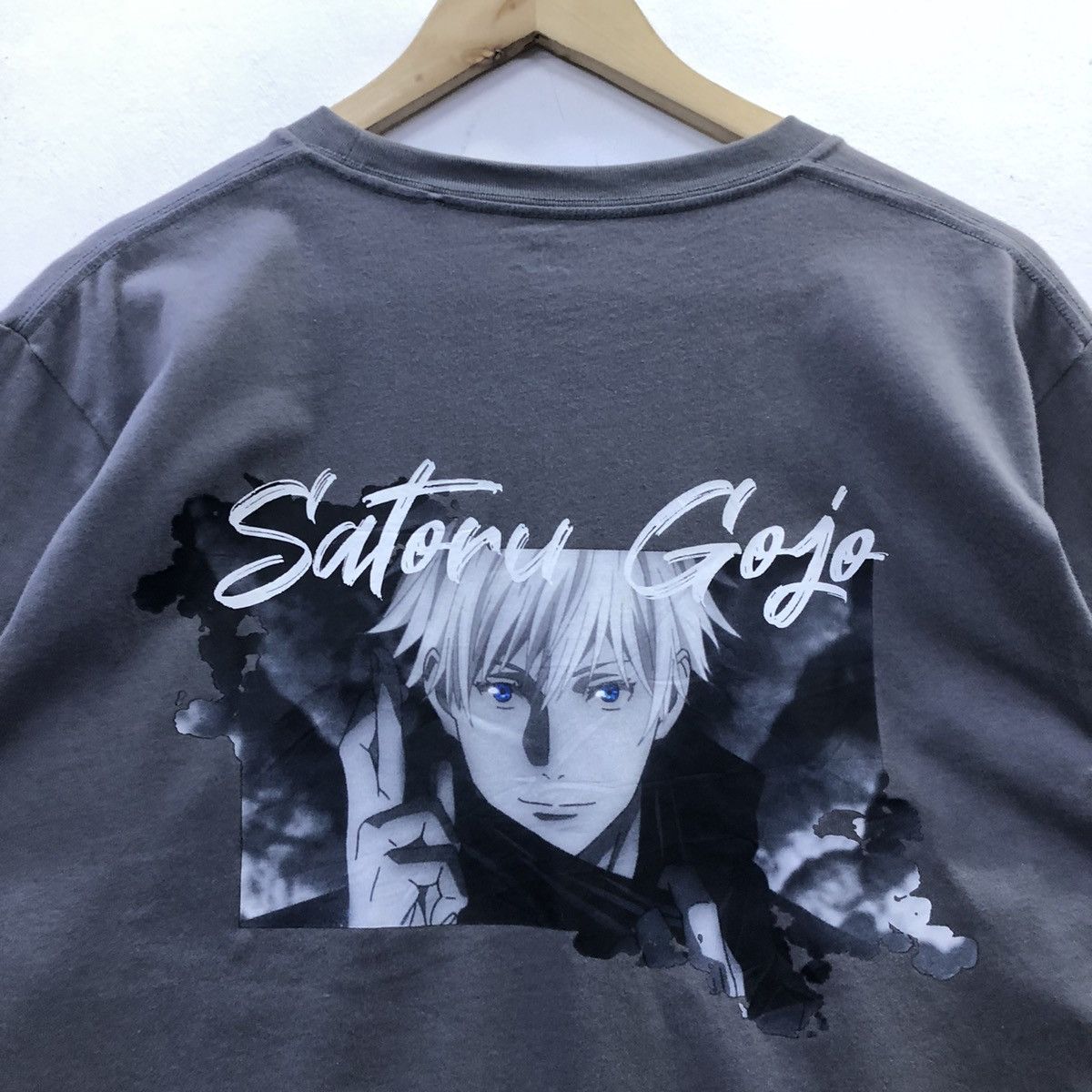 Uniqlo Jujutsu Kaisen X Uniqlo Satoru Gojo Single Pocket Tshirt Size US L / EU 52-54 / 3 - 3 Thumbnail