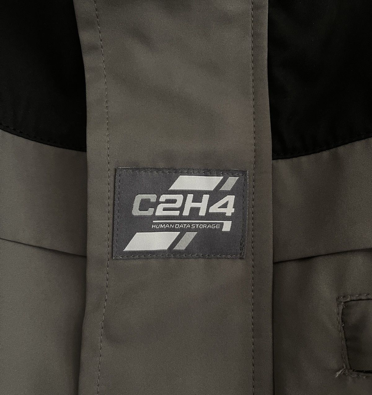 C2H4 C2H4 3M Bandwidth Color Blocked Cords Vest Size US L / EU 52-54 / 3 - 8 Thumbnail
