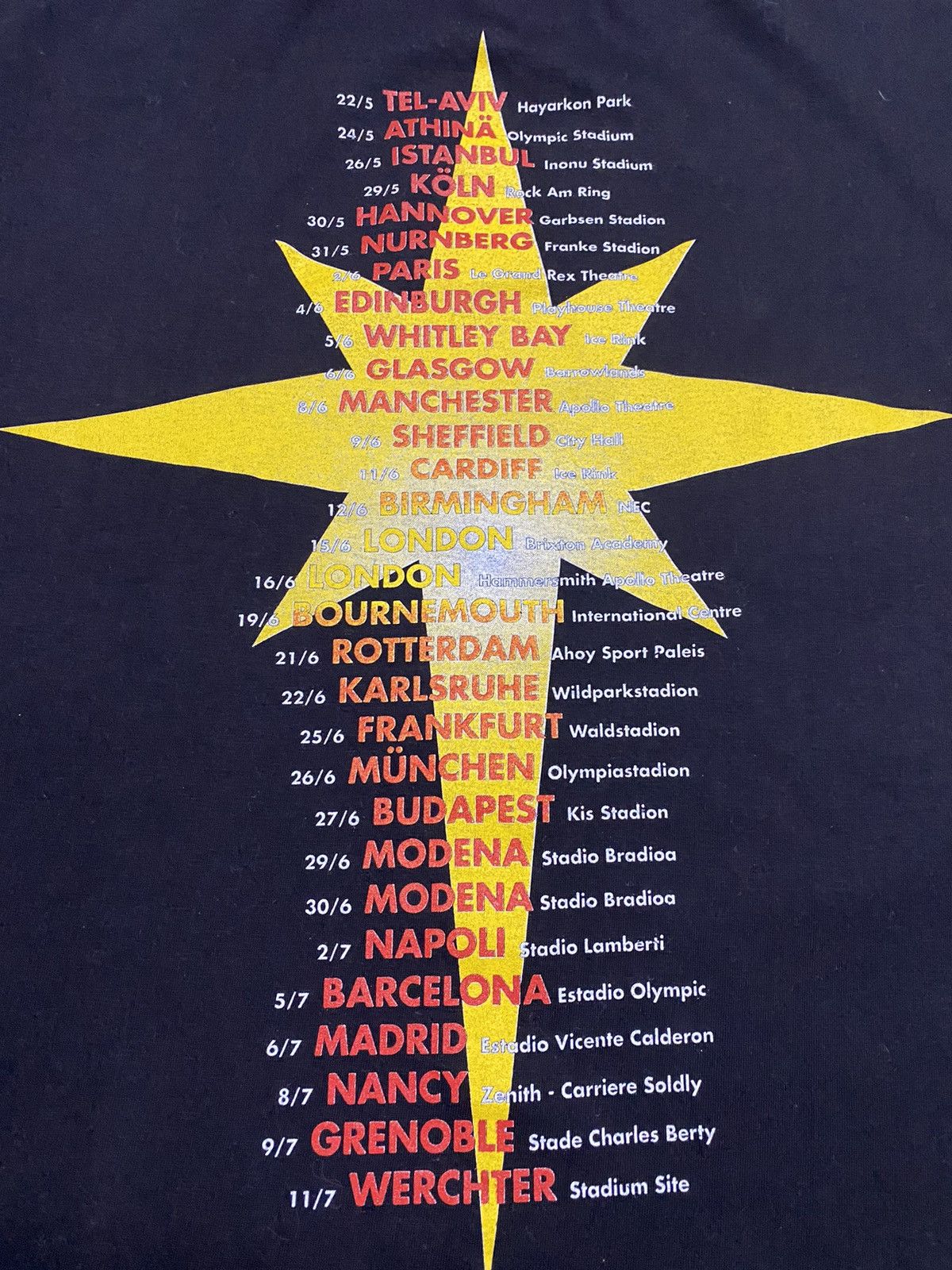 Band Tees 90s Vintage Brian May Queen Guitarist Band Tour Tee T-Shirt Size US XL / EU 56 / 4 - 9 Thumbnail