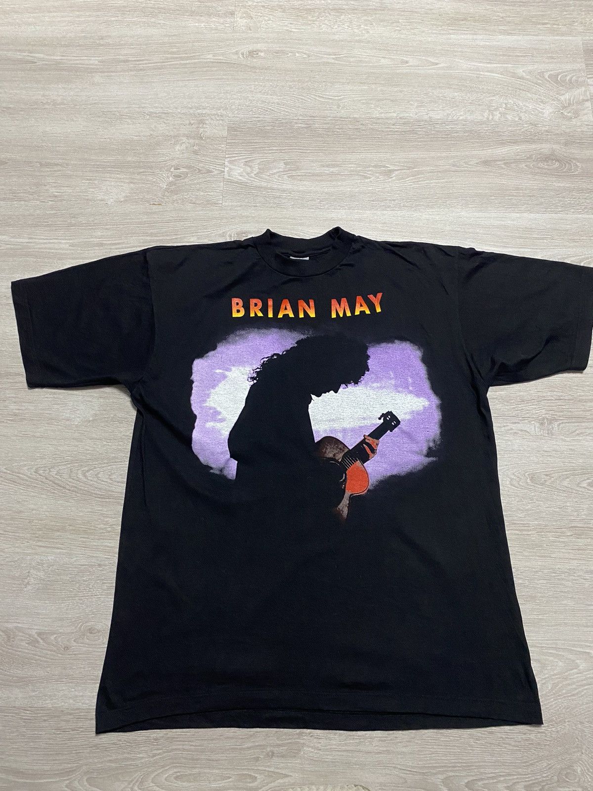 Band Tees 90s Vintage Brian May Queen Guitarist Band Tour Tee T-Shirt Size US XL / EU 56 / 4 - 1 Thumbnail