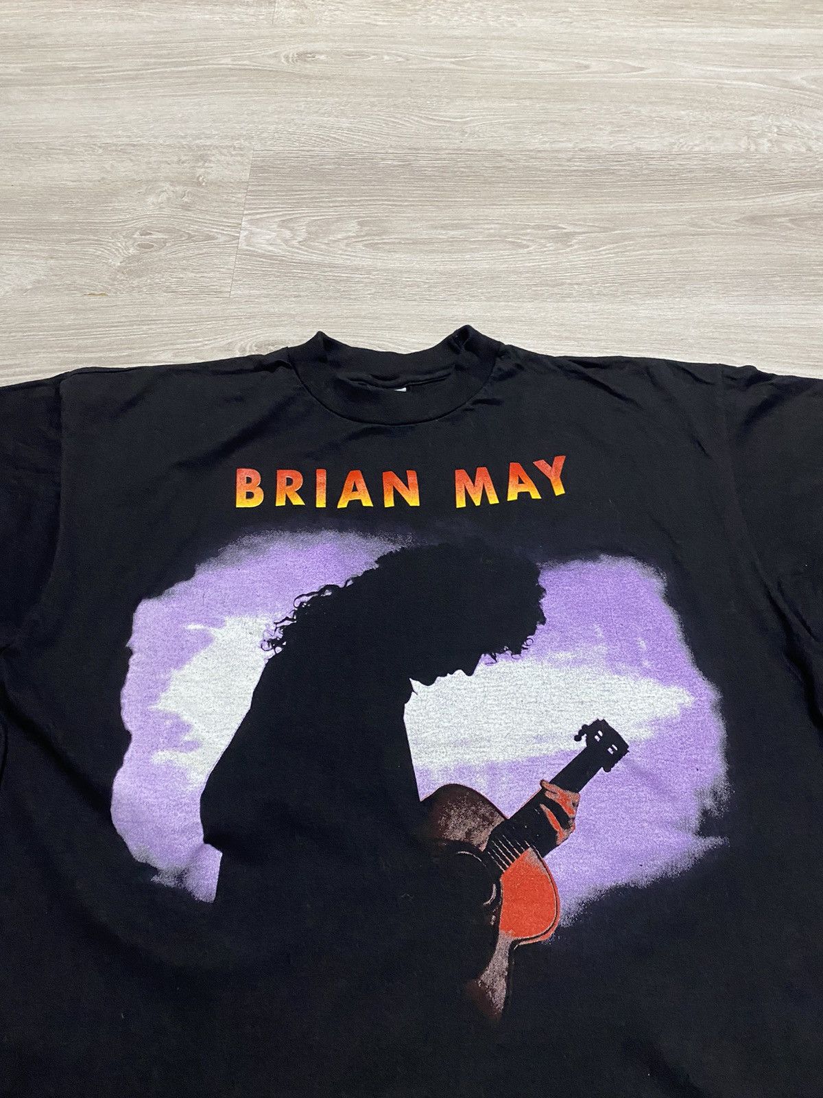 Band Tees 90s Vintage Brian May Queen Guitarist Band Tour Tee T-Shirt Size US XL / EU 56 / 4 - 2 Thumbnail