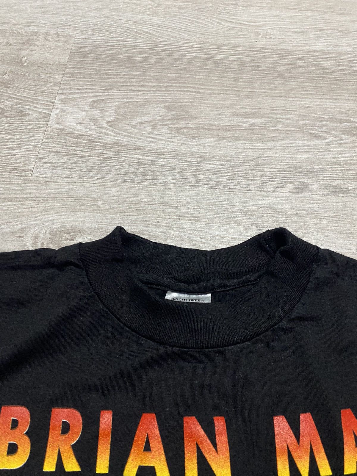 Band Tees 90s Vintage Brian May Queen Guitarist Band Tour Tee T-Shirt Size US XL / EU 56 / 4 - 3 Thumbnail