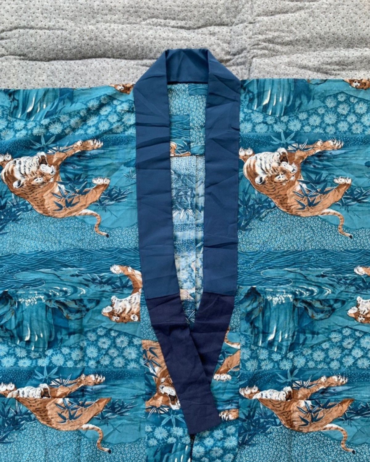 Japanese Brand × Vintage Japanese Traditional Kimono Tiger Motif Full Print Size US M / EU 48-50 / 2 - 1 Thumbnail
