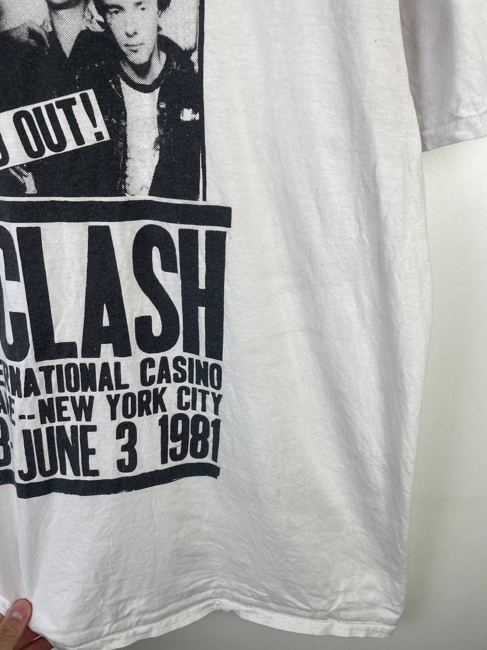Vintage The Clash vintage t-shirt size Xl Size US XL / EU 56 / 4 - 5 Thumbnail