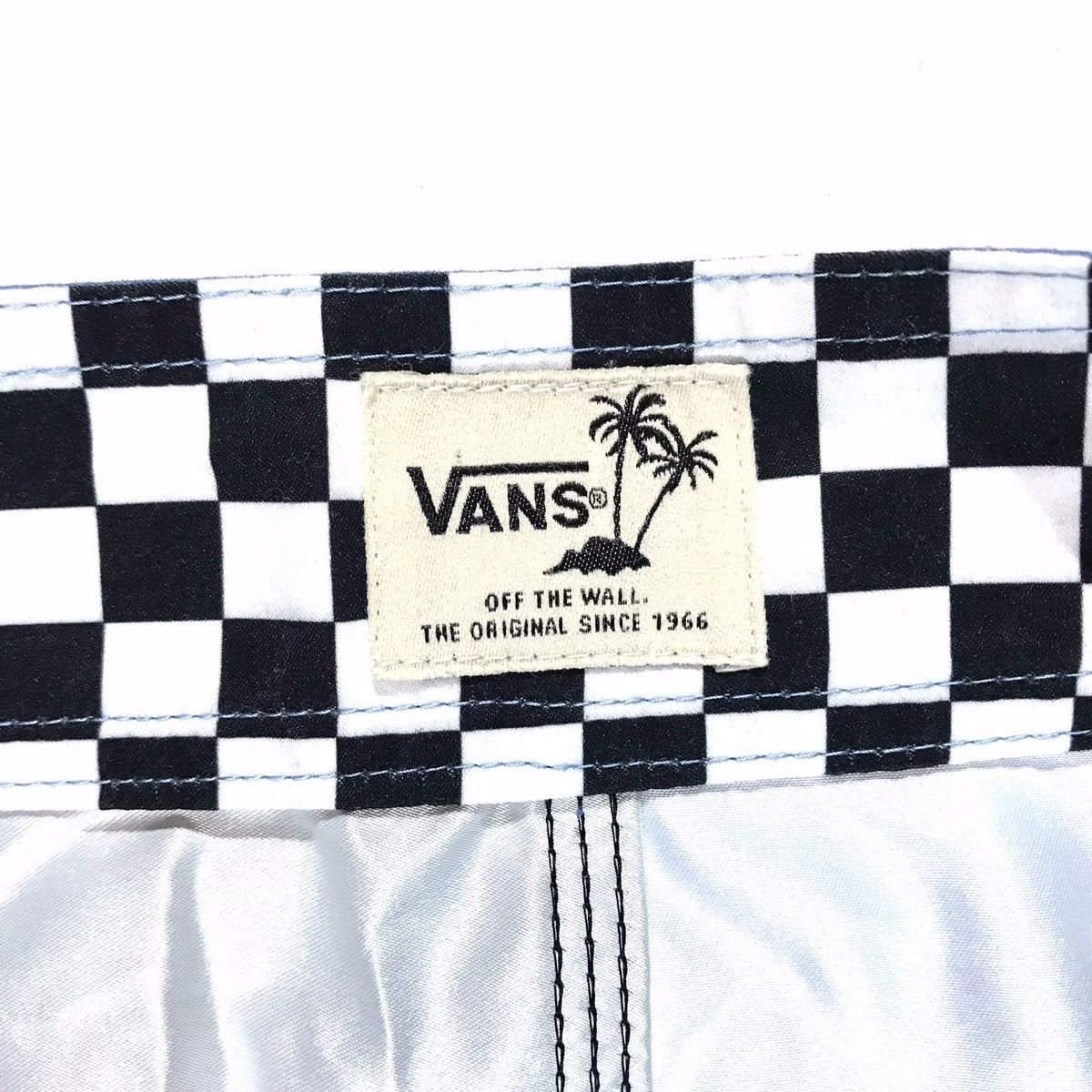 Vans × Vintage Vintage Vans Shorts Girls Printed Beach Theme Size 30 - 32 Size US 30 / EU 46 - 8 Thumbnail