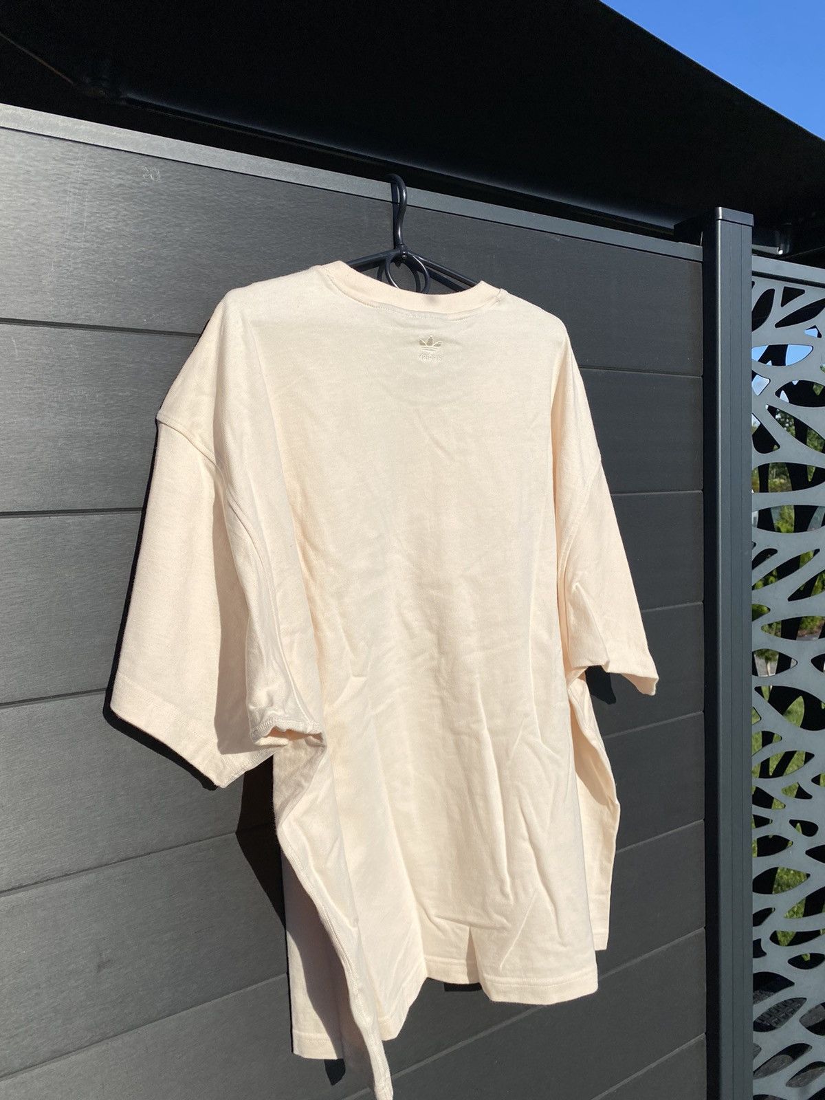 Adidas Adidas x Pharrell Williams humanrace Cream tee Size US XXL / EU 58 / 5 - 2 Thumbnail