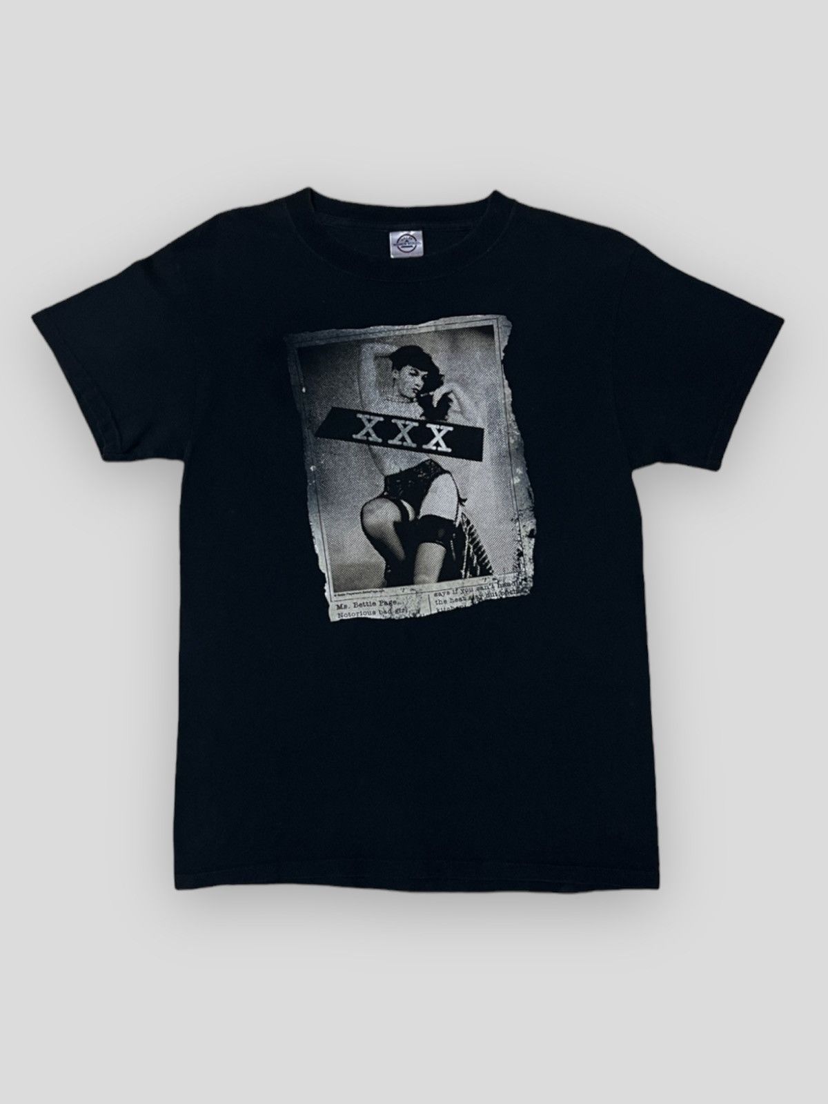 image of Vintage Send Offer 90's American Model Ms Bettie Page Xxx Photo Tee in Black, Men's (Size Medium)