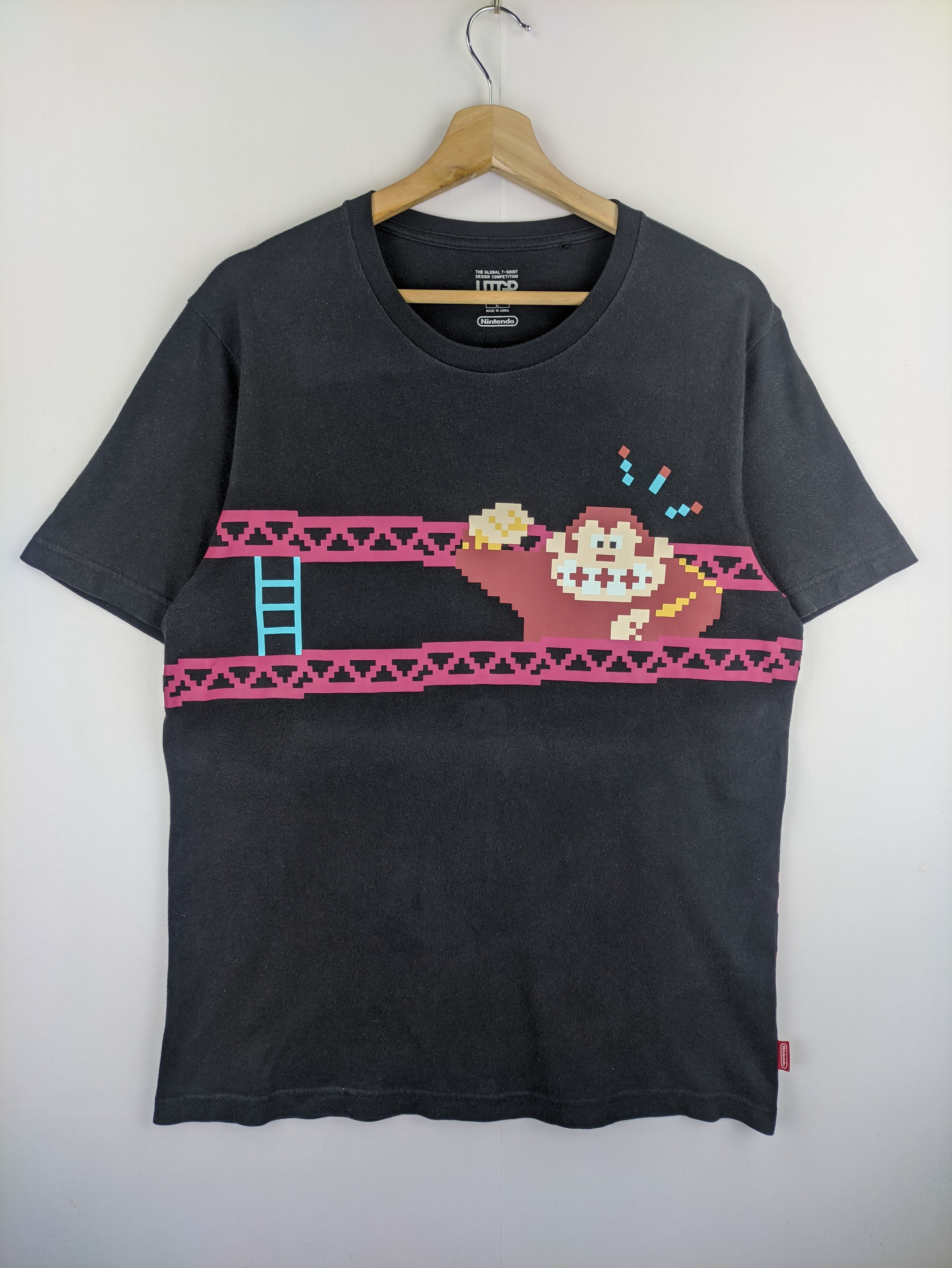 Uniqlo Steals🔥Uniqlo T Shirt Nintendo Donkey Kong Tee Size US M / EU 48-50 / 2 - 1 Thumbnail