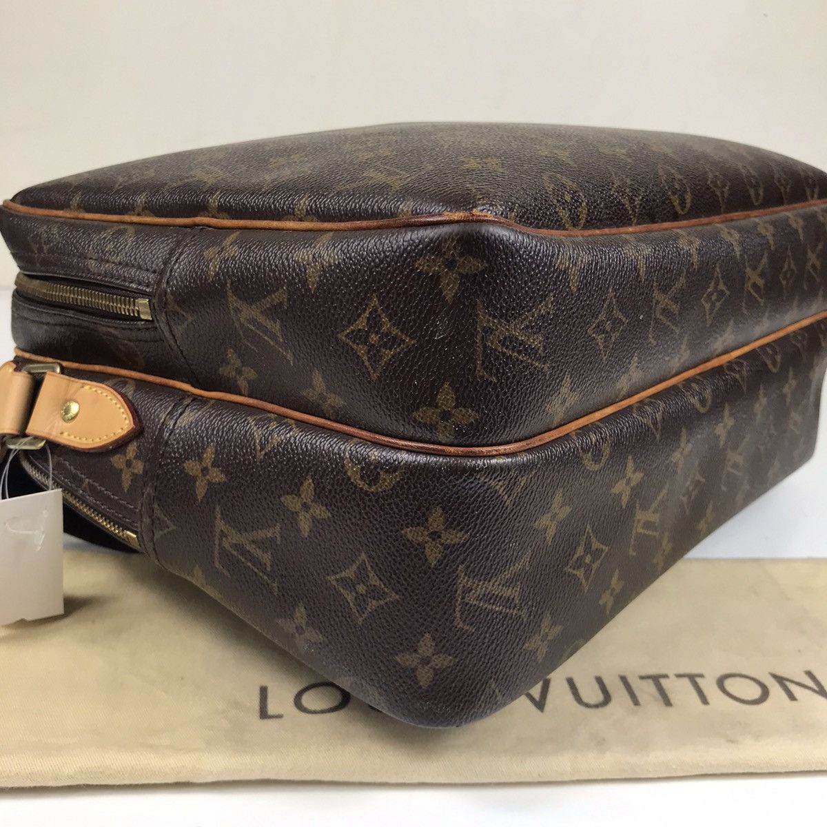 Louis Vuitton AUTHENTIC LOUIS VUITTON MONOGRAM REPORTER GM BAG Size ONE SIZE - 8 Thumbnail