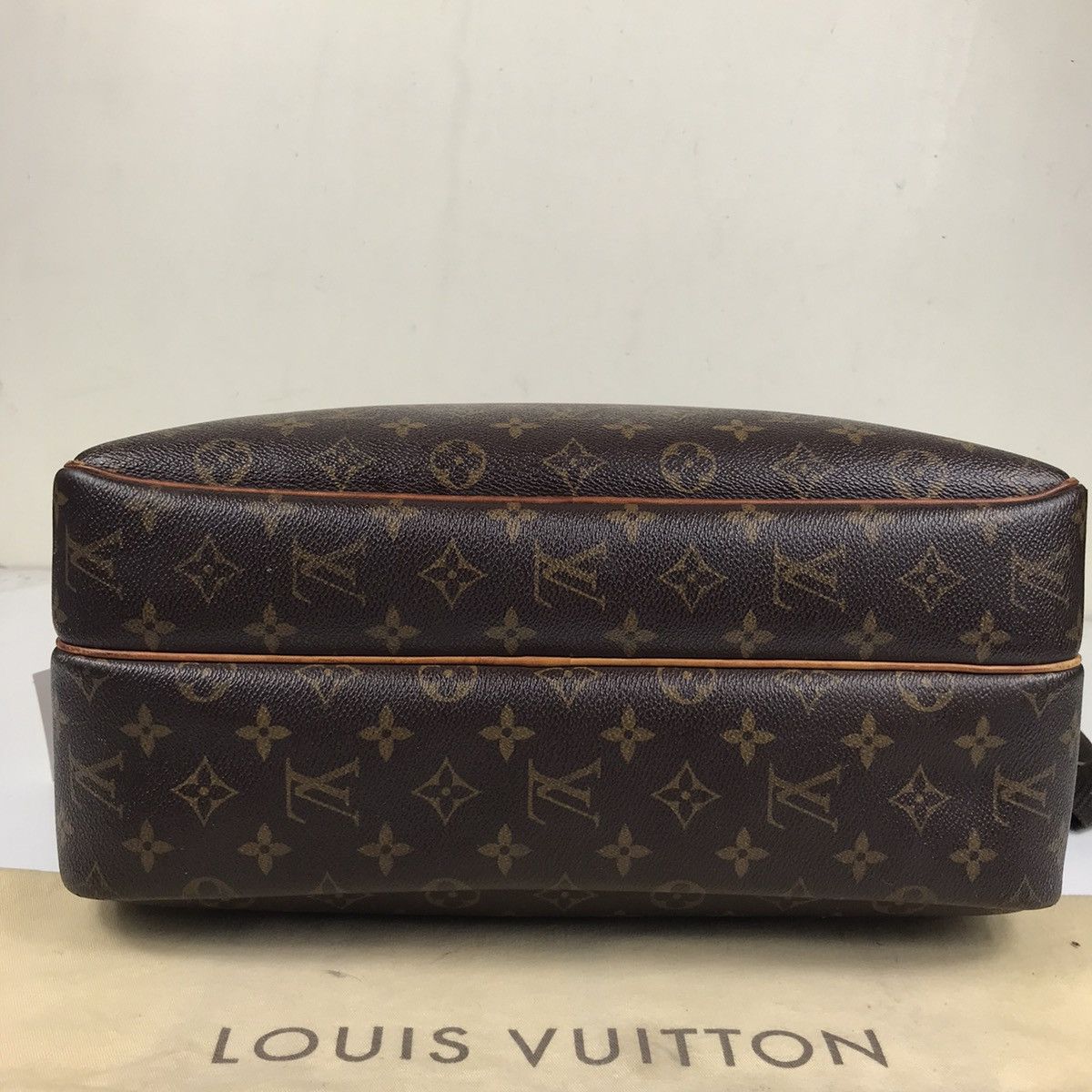 Louis Vuitton AUTHENTIC LOUIS VUITTON MONOGRAM REPORTER GM BAG Size ONE SIZE - 9 Thumbnail