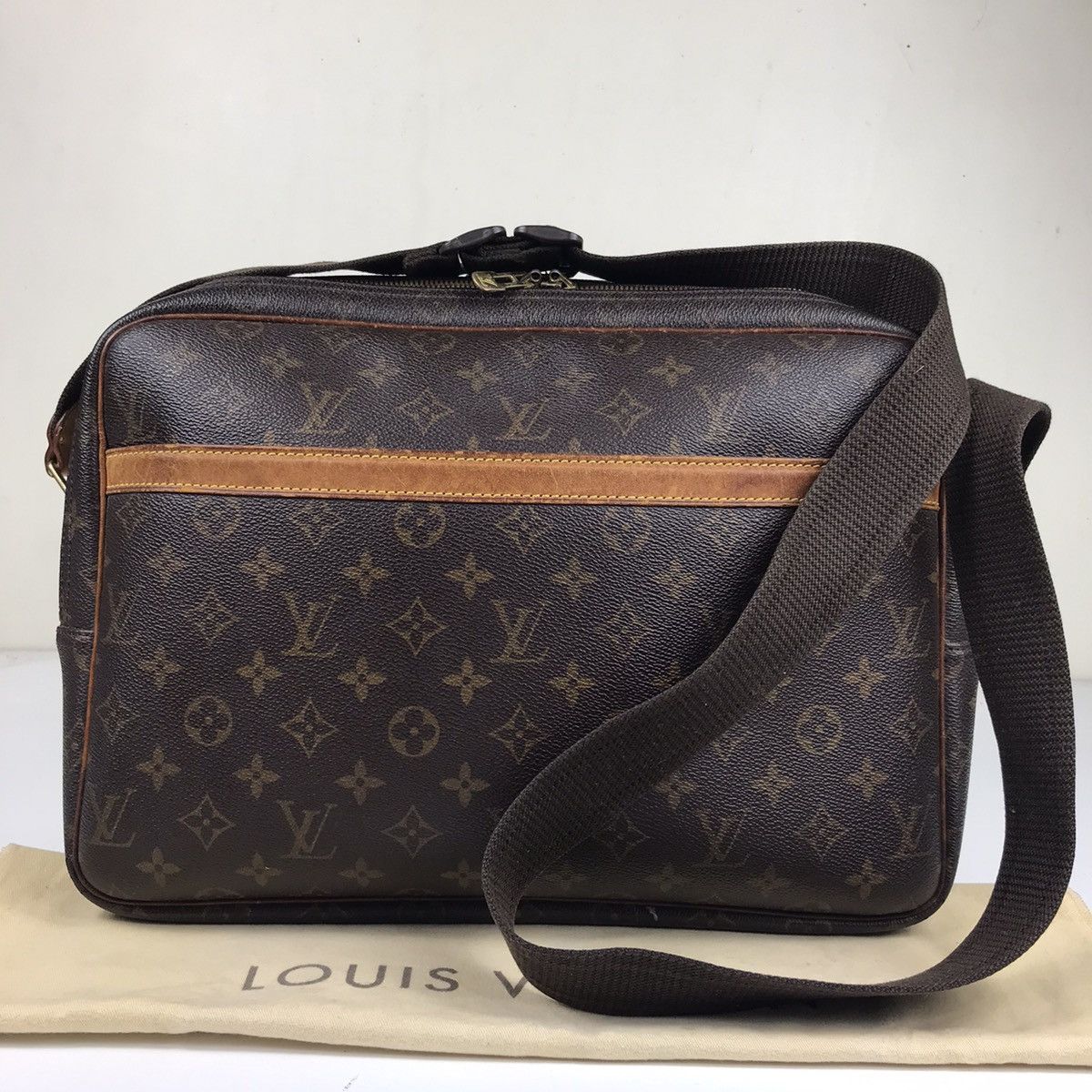 Louis Vuitton AUTHENTIC LOUIS VUITTON MONOGRAM REPORTER GM BAG Size ONE SIZE - 1 Thumbnail