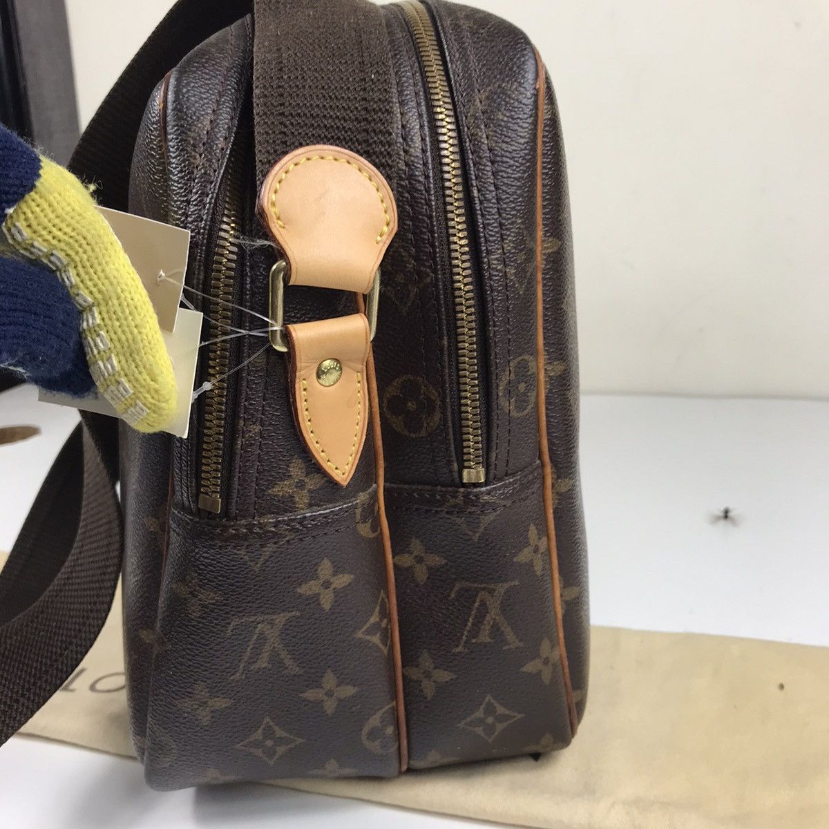 Louis Vuitton AUTHENTIC LOUIS VUITTON MONOGRAM REPORTER GM BAG Size ONE SIZE - 6 Thumbnail