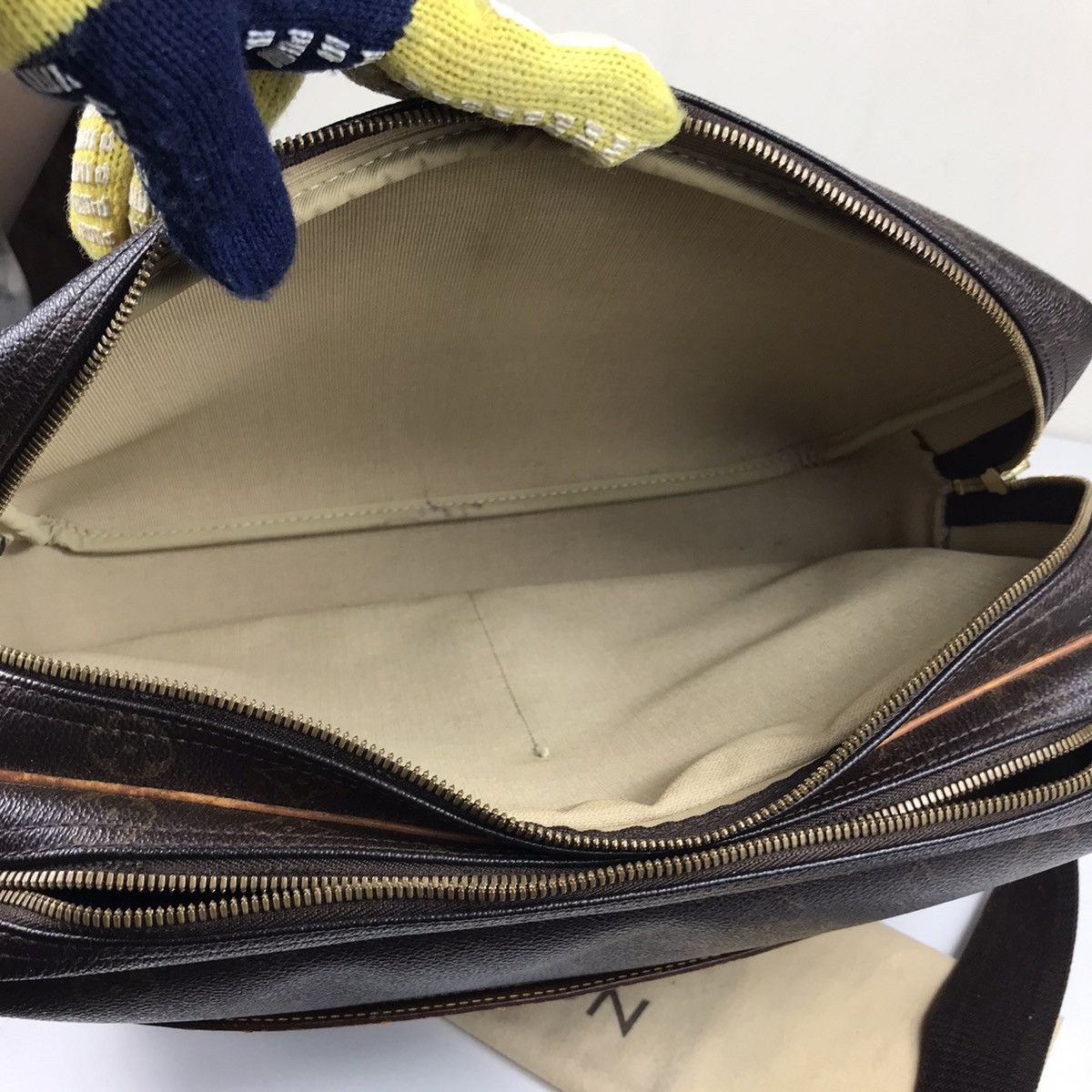 Louis Vuitton AUTHENTIC LOUIS VUITTON MONOGRAM REPORTER GM BAG Size ONE SIZE - 16 Thumbnail